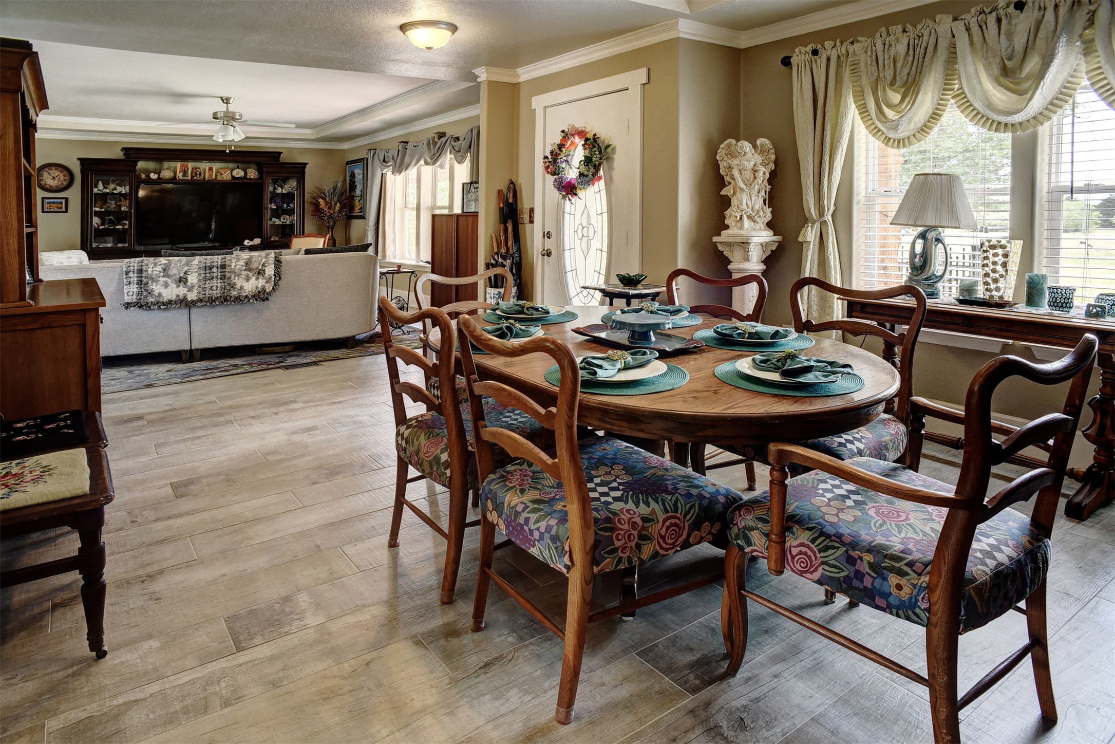 main property photo 11