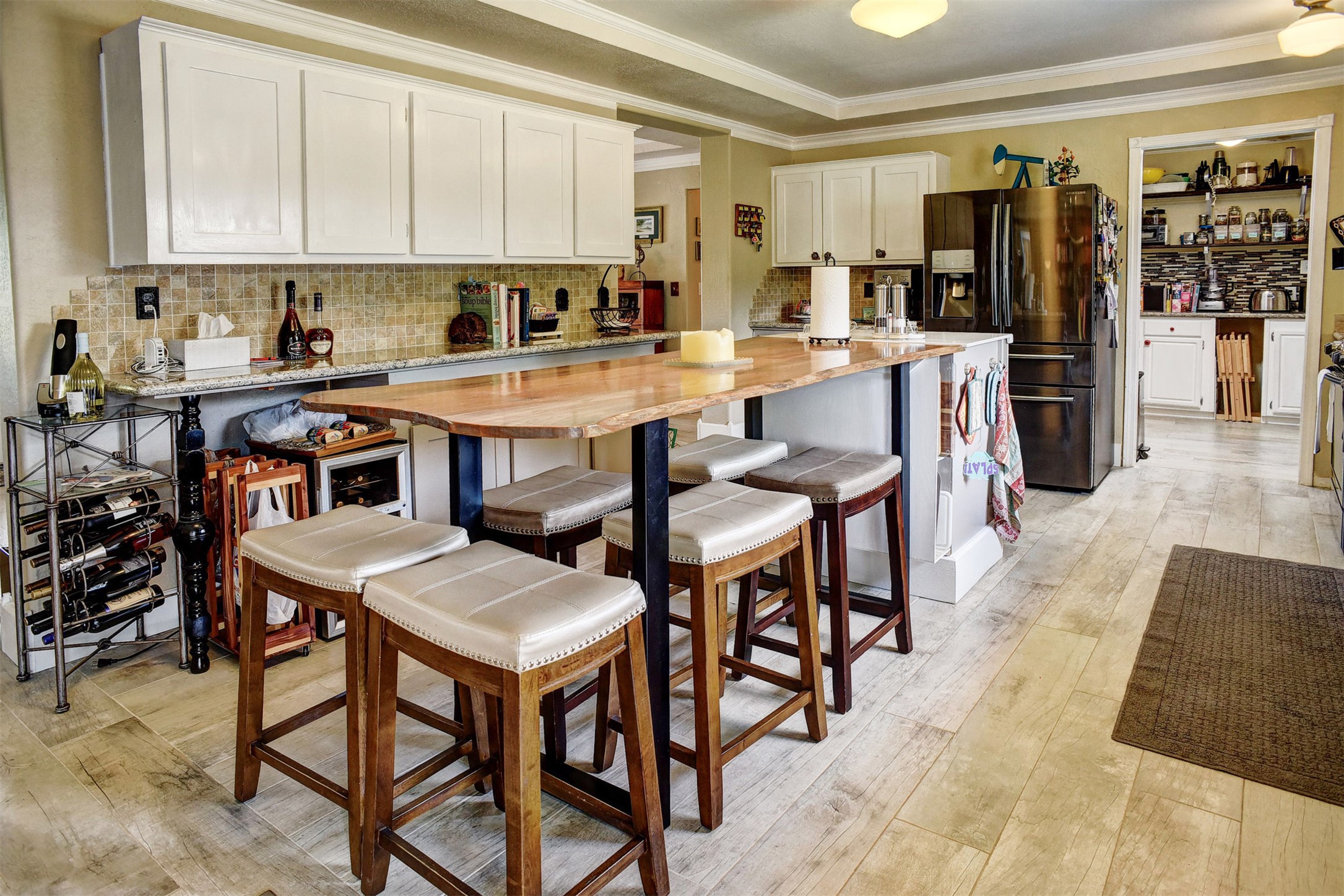 main property photo 8