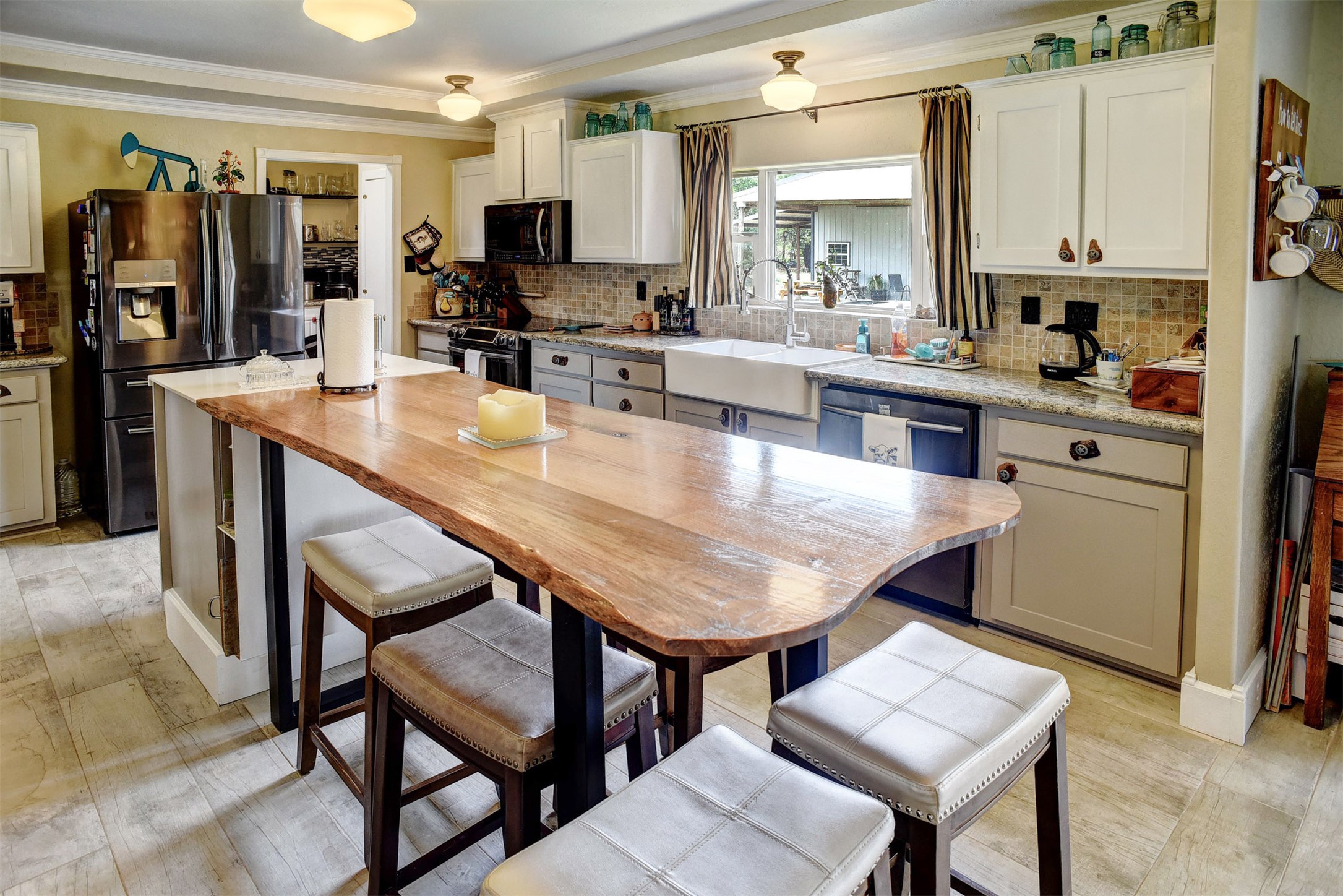 main property photo 9