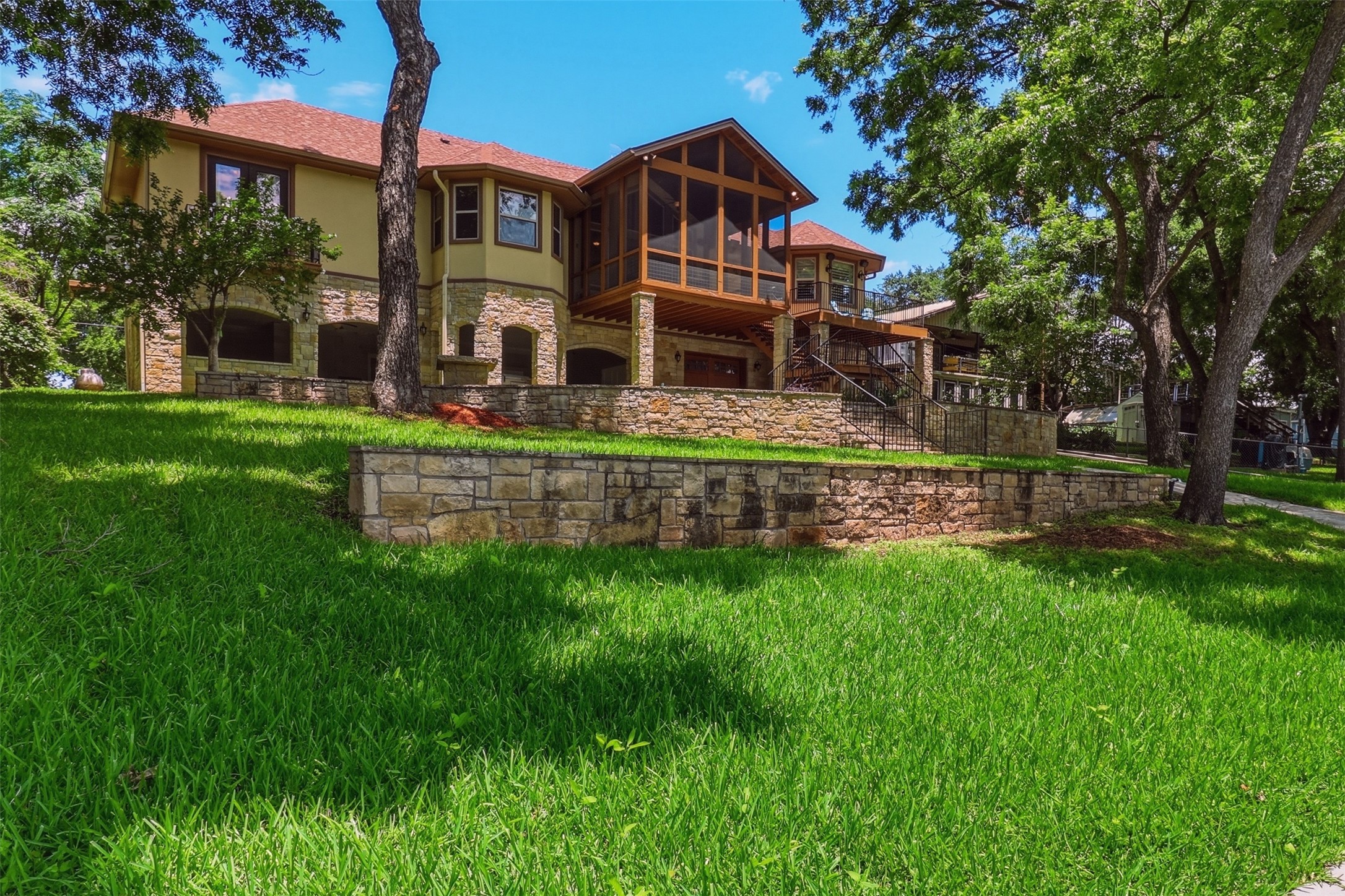 main property photo 13