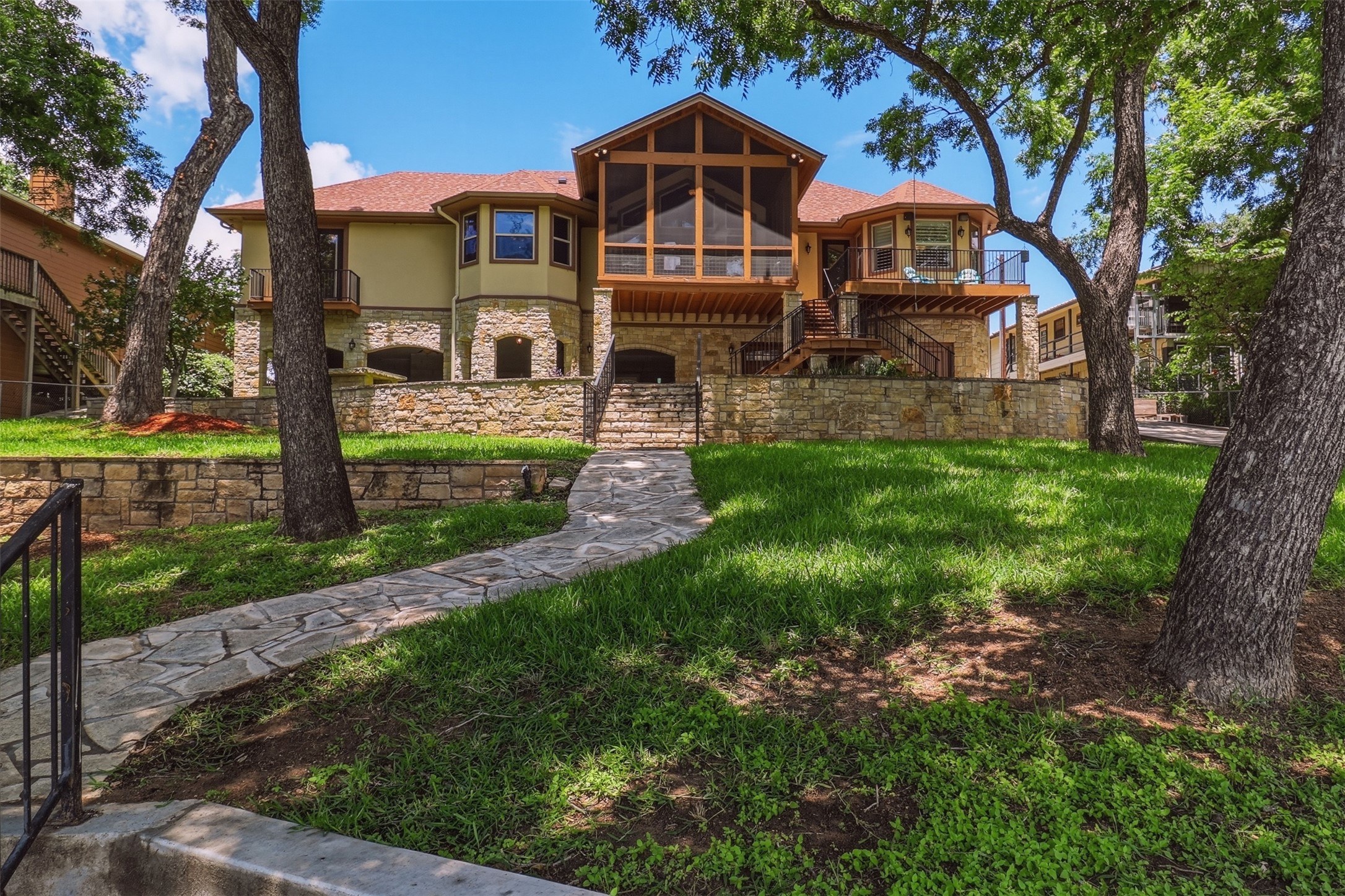 main property photo 15