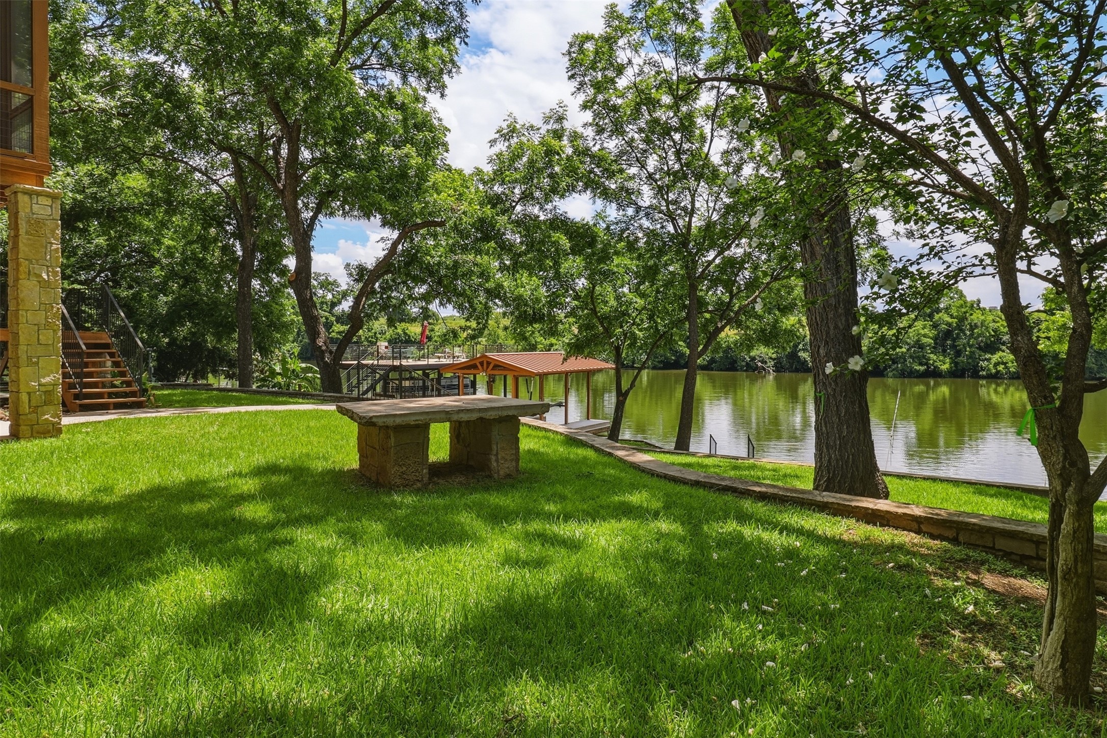 main property photo 17