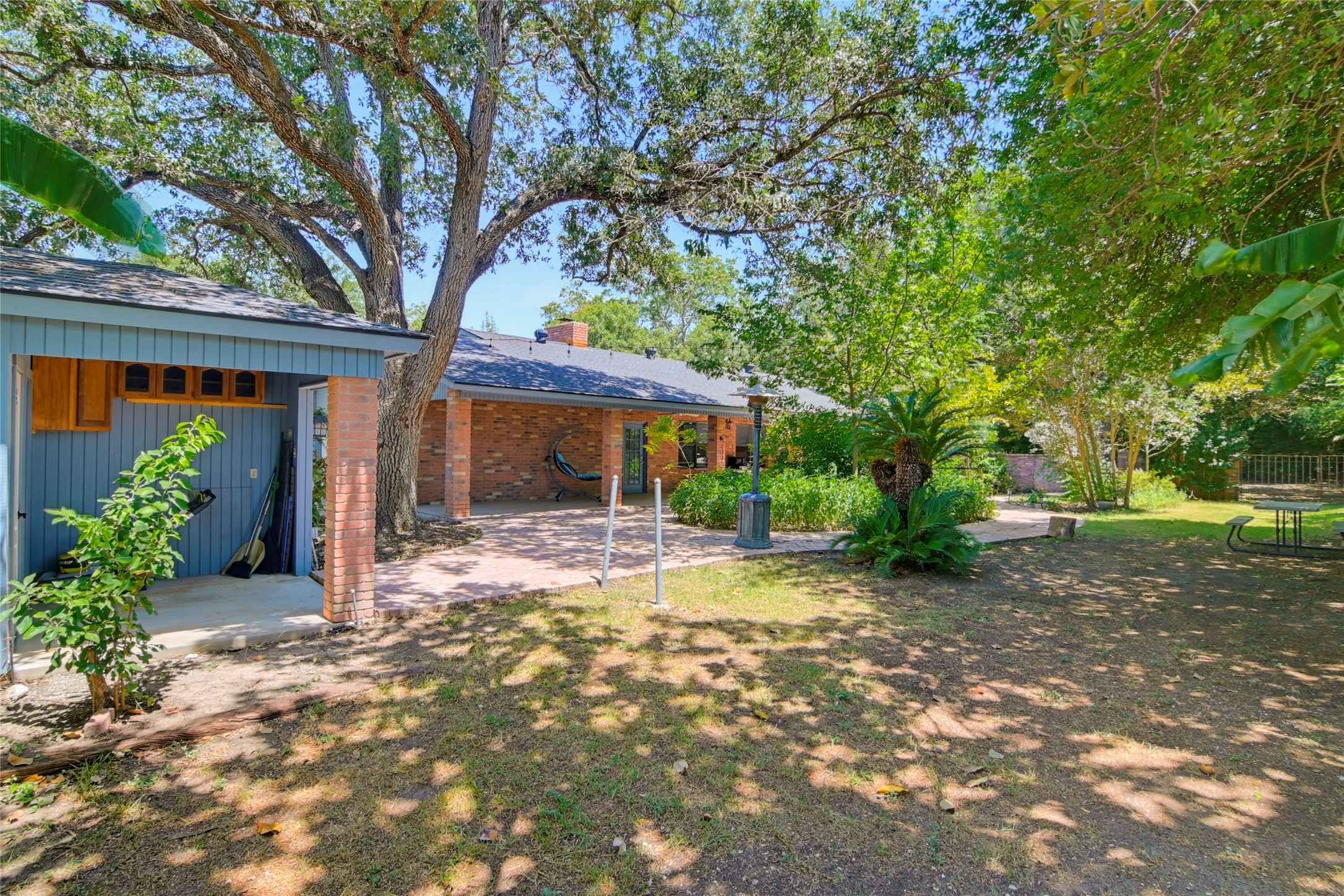main property photo 28