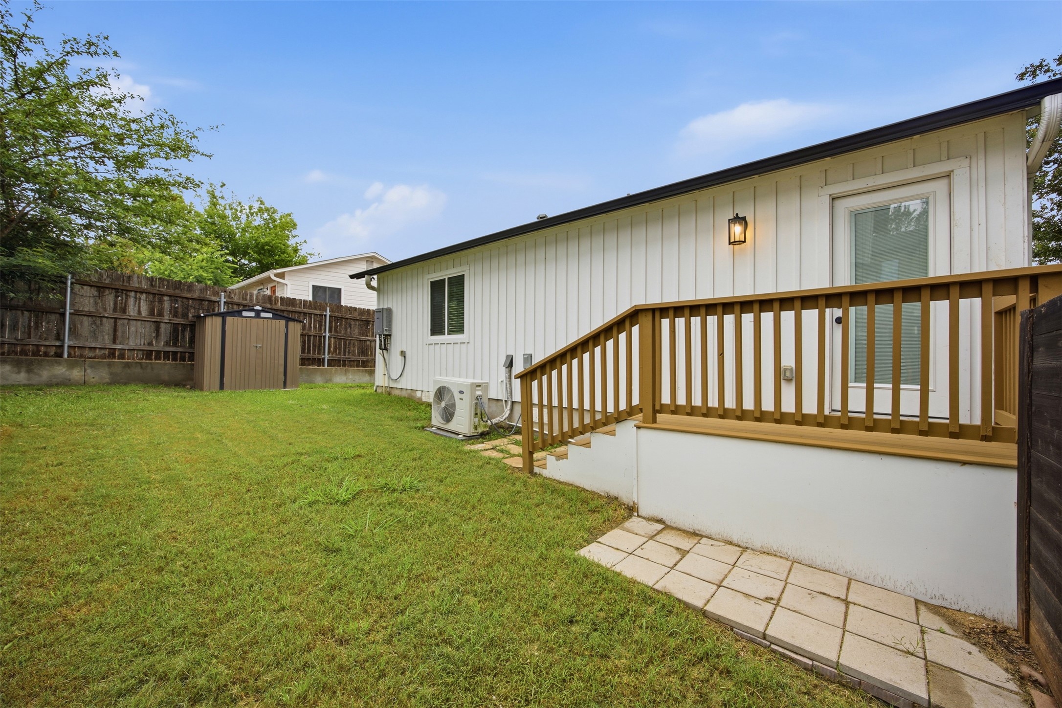 main property photo 30