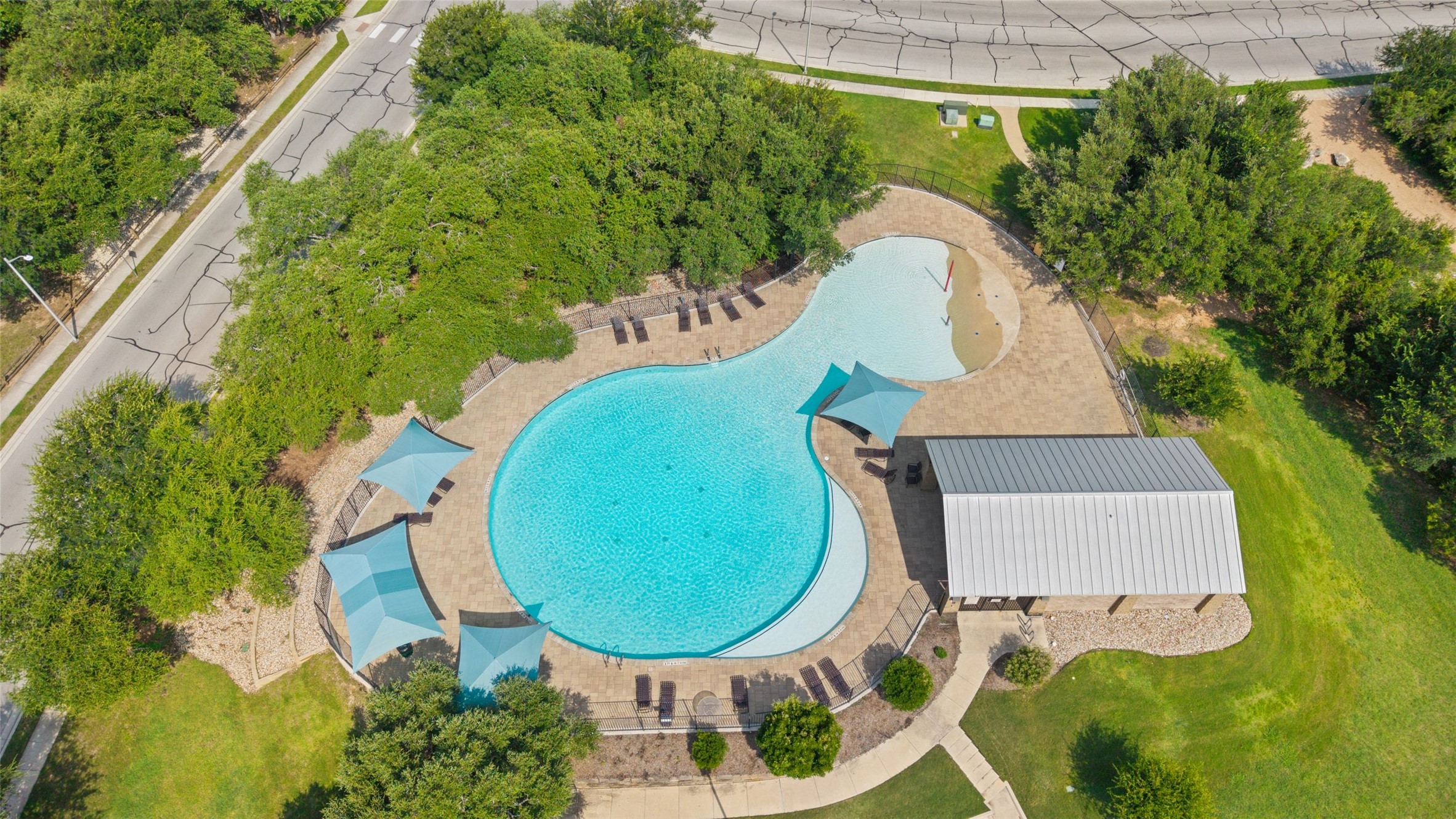main property photo 34