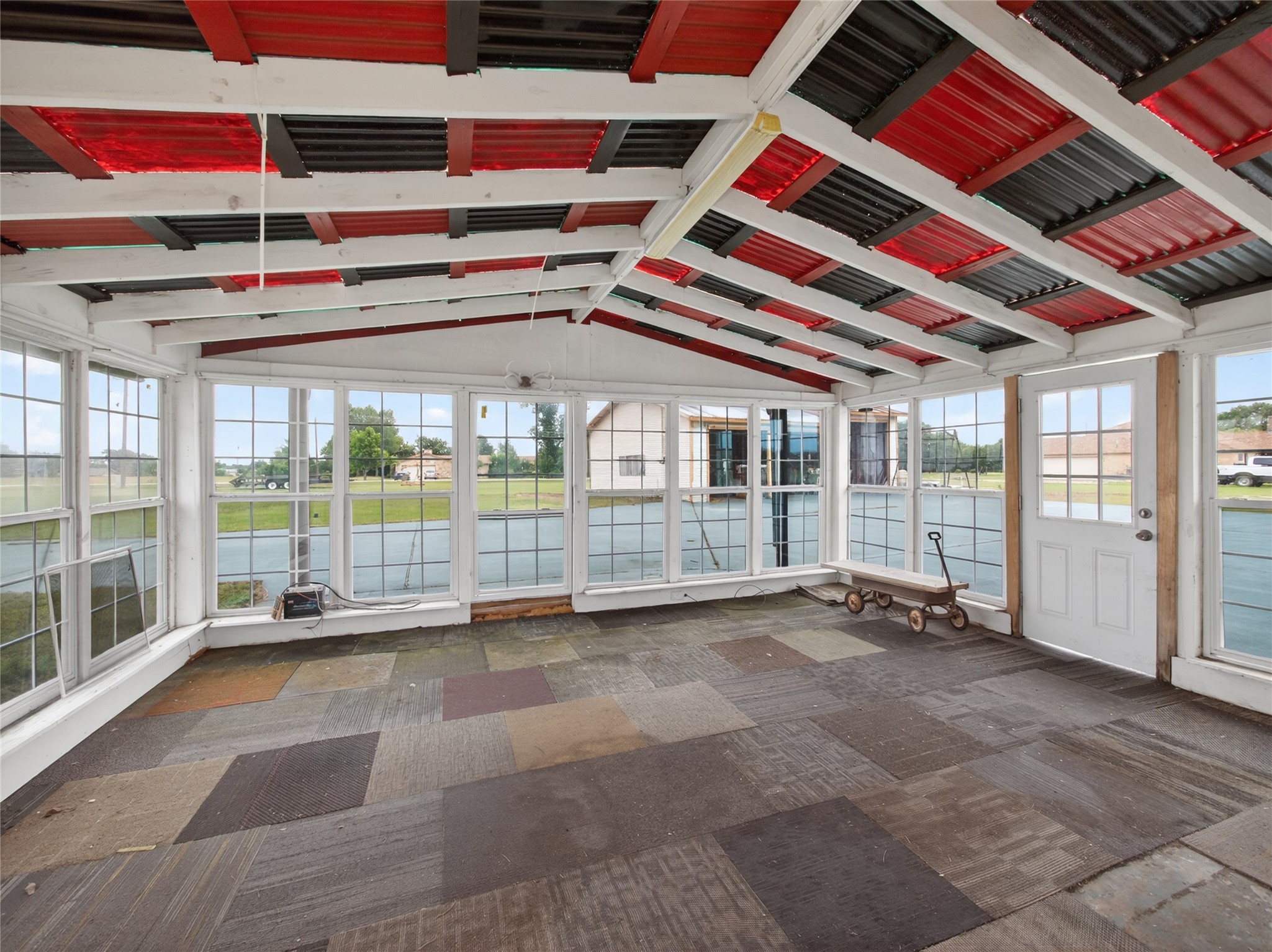main property photo 28