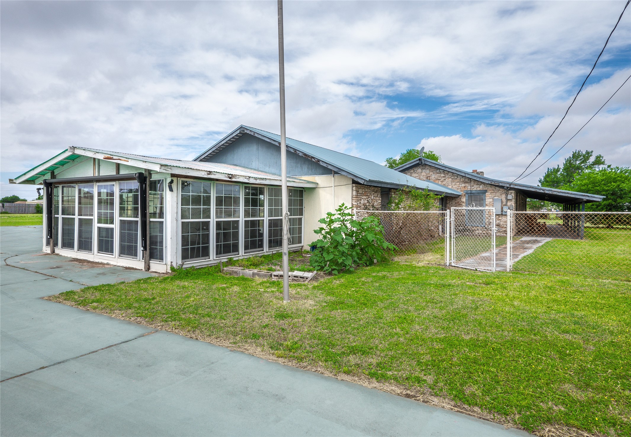 main property photo 30