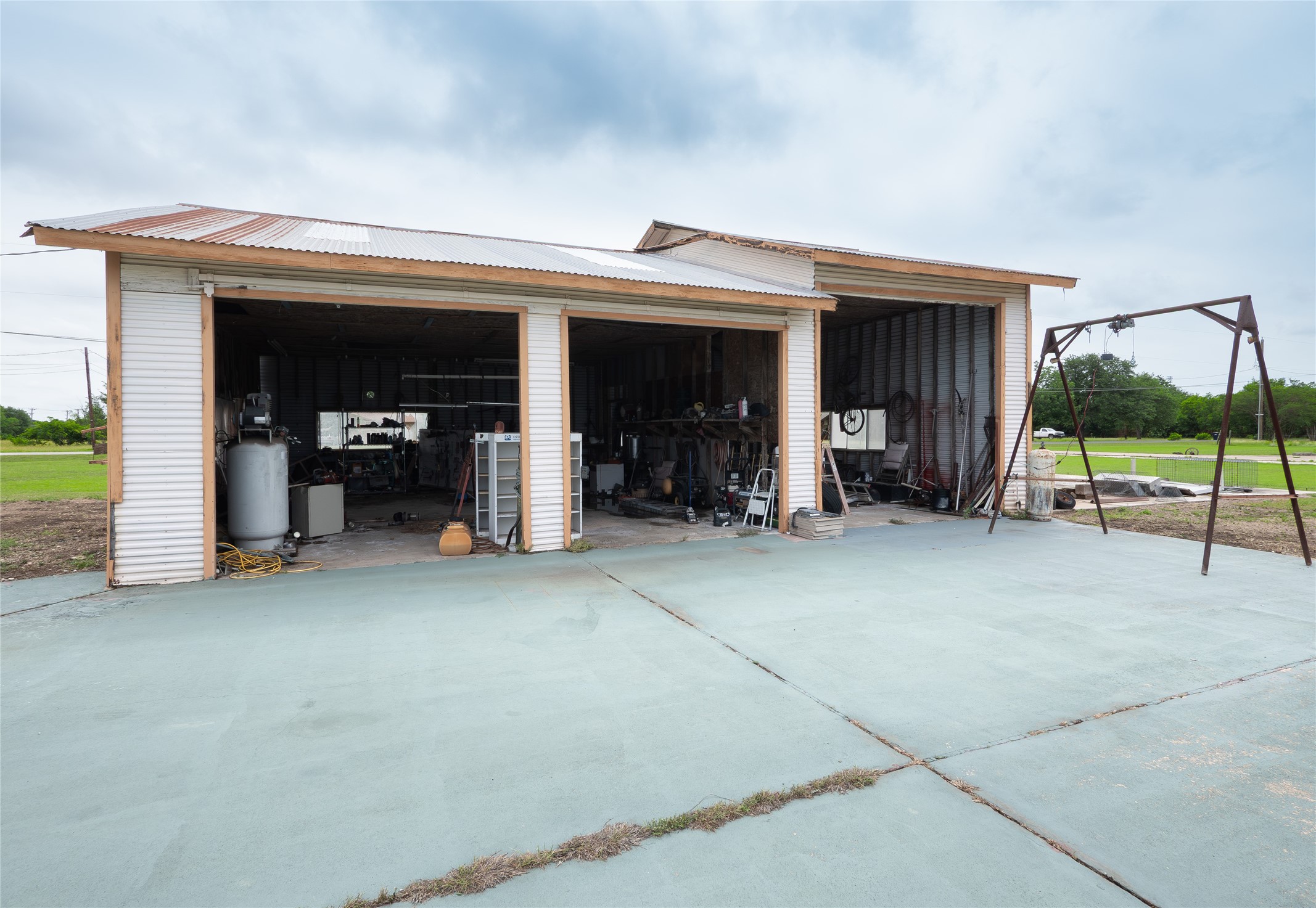 main property photo 32