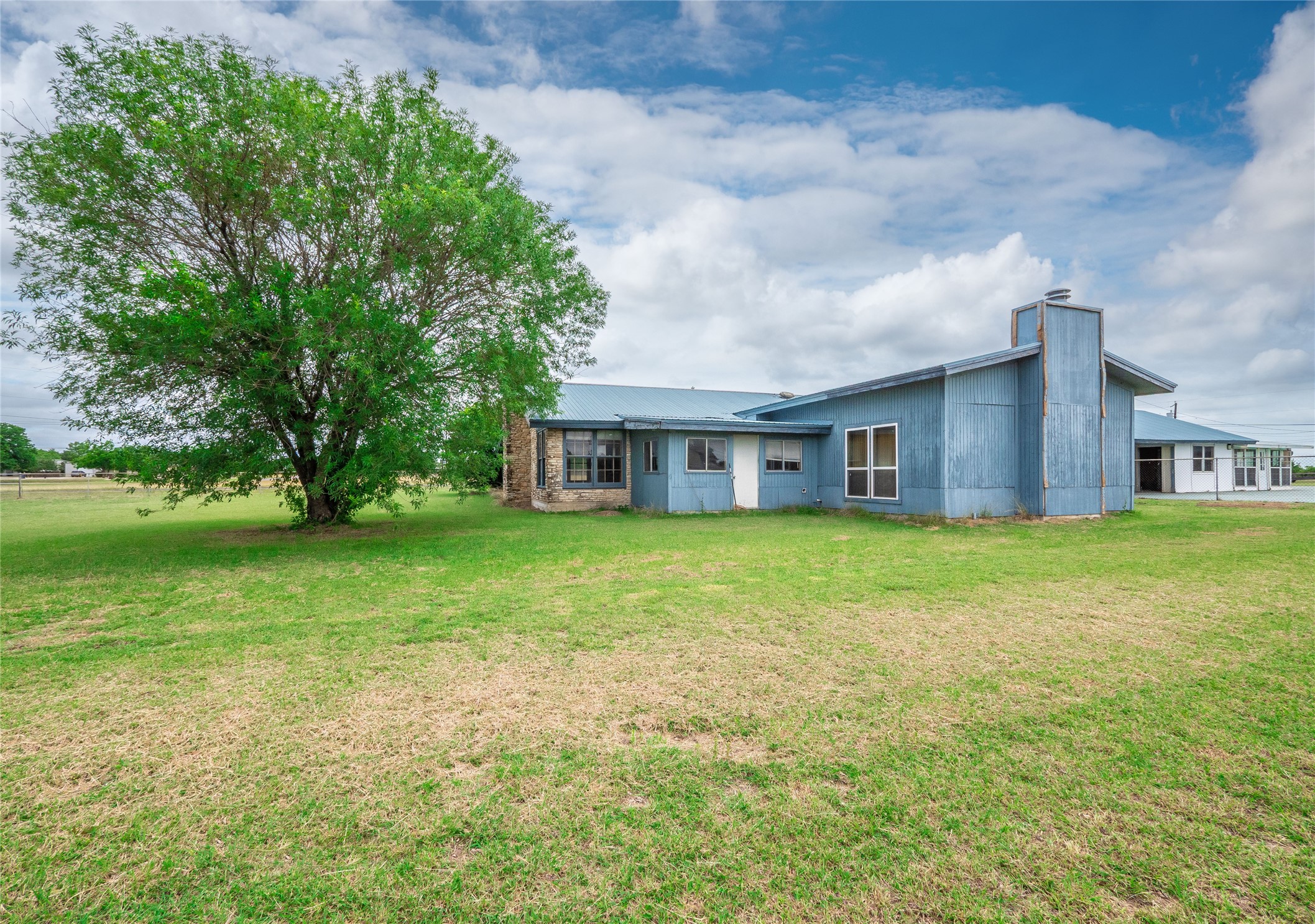 main property photo 35