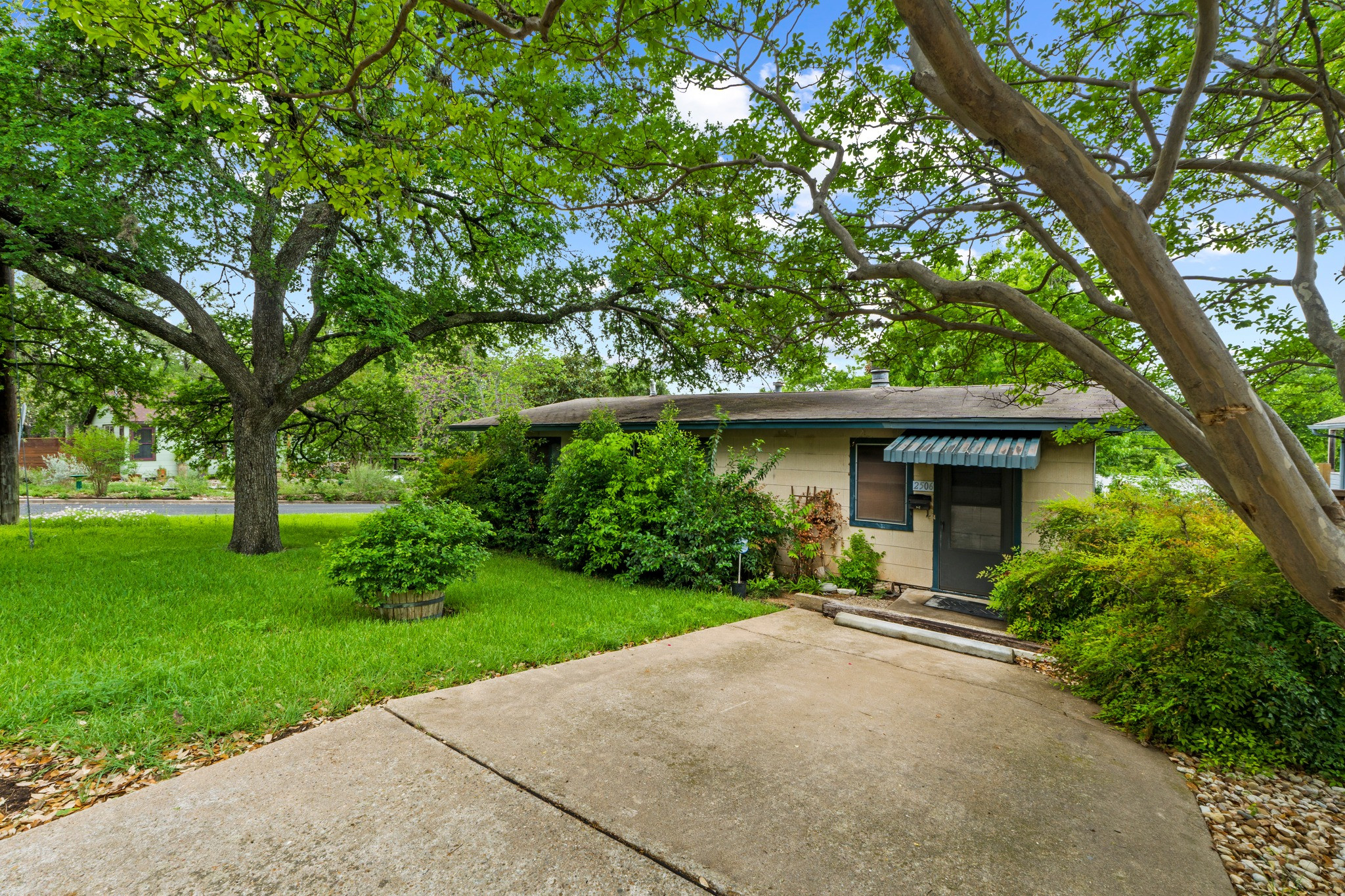 main property photo 2