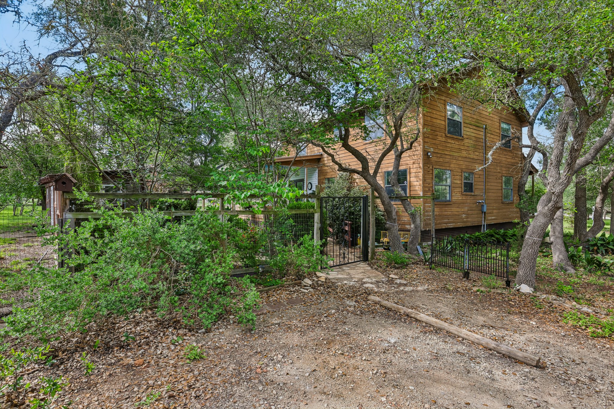main property photo 23