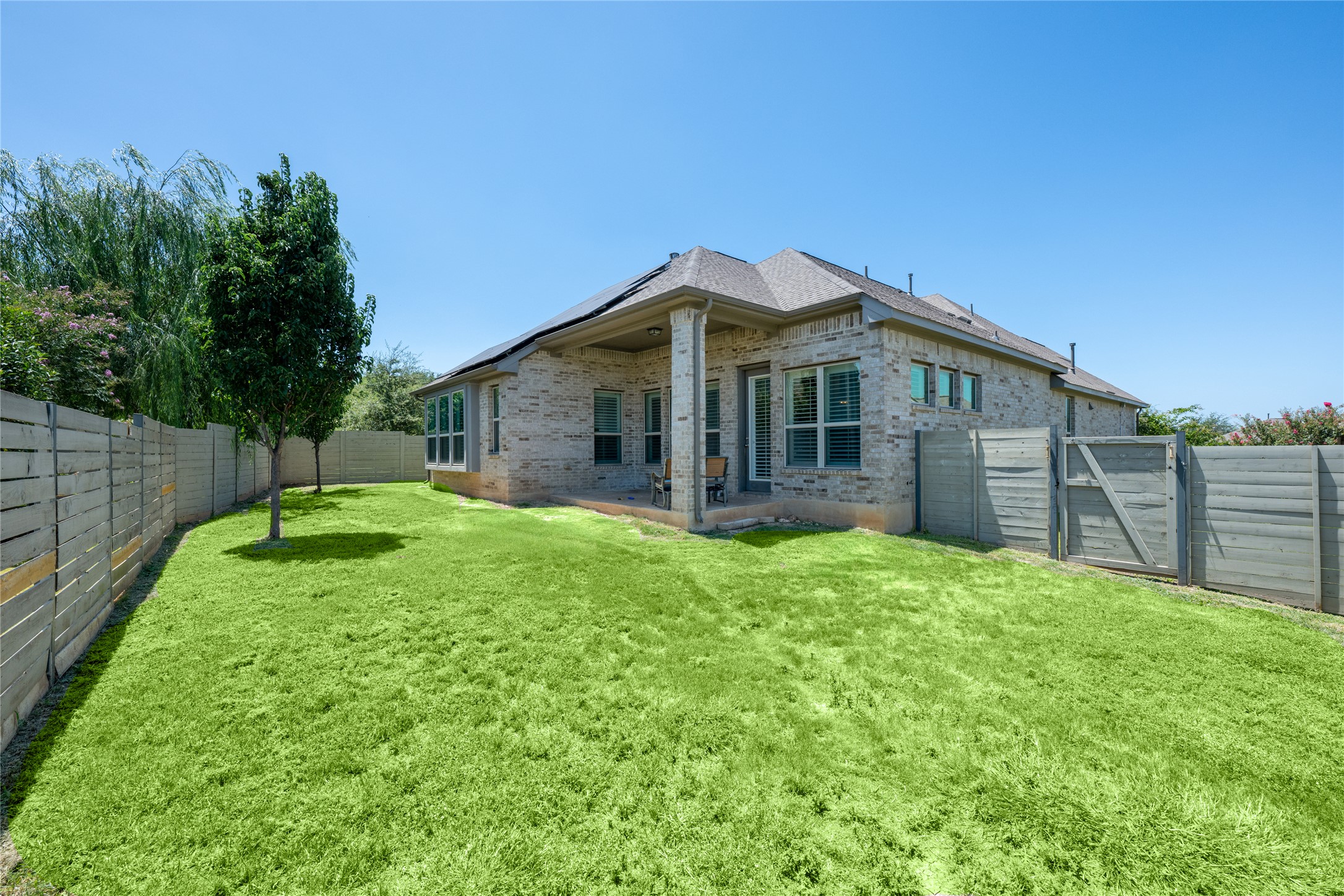 main property photo 28