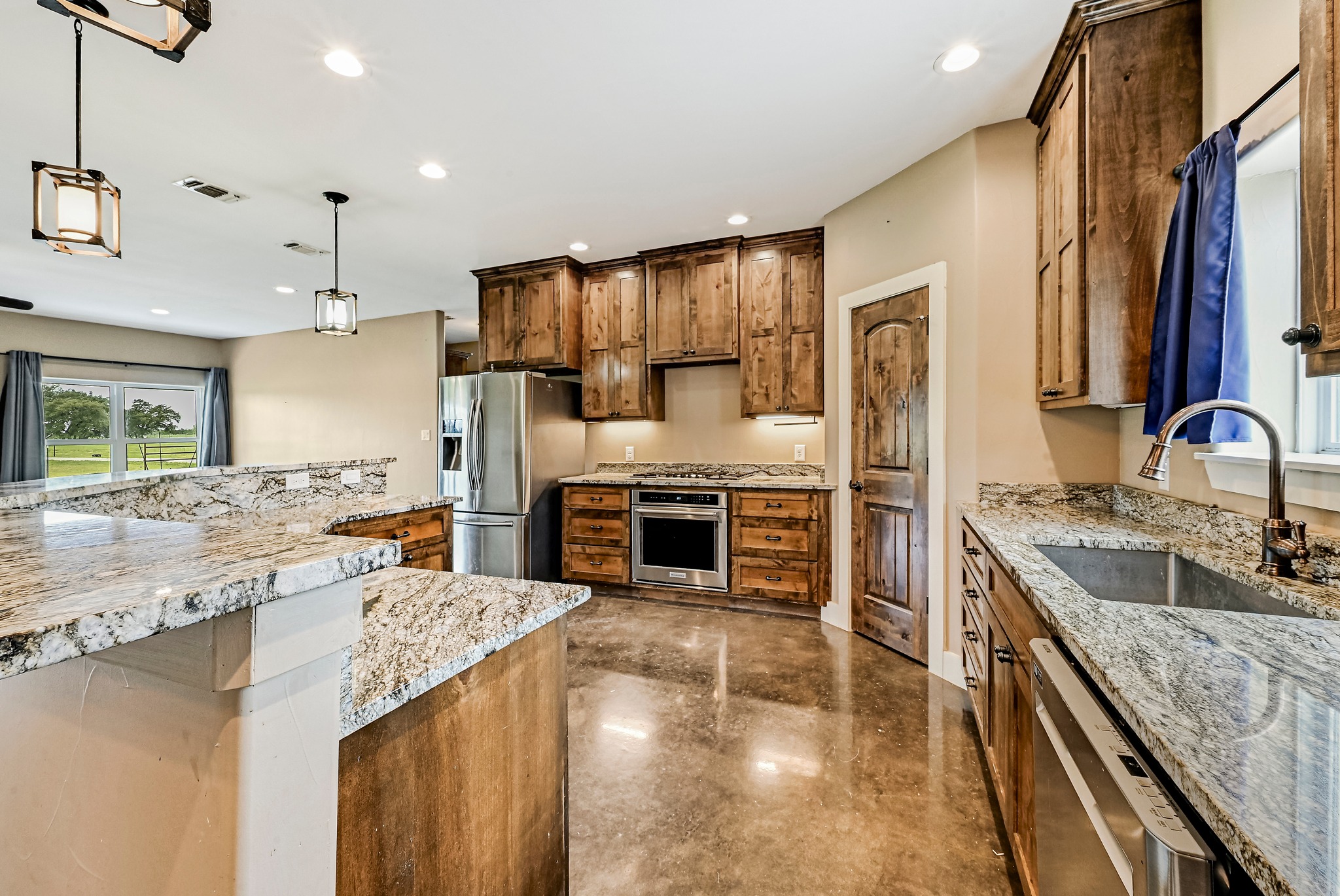 main property photo 7