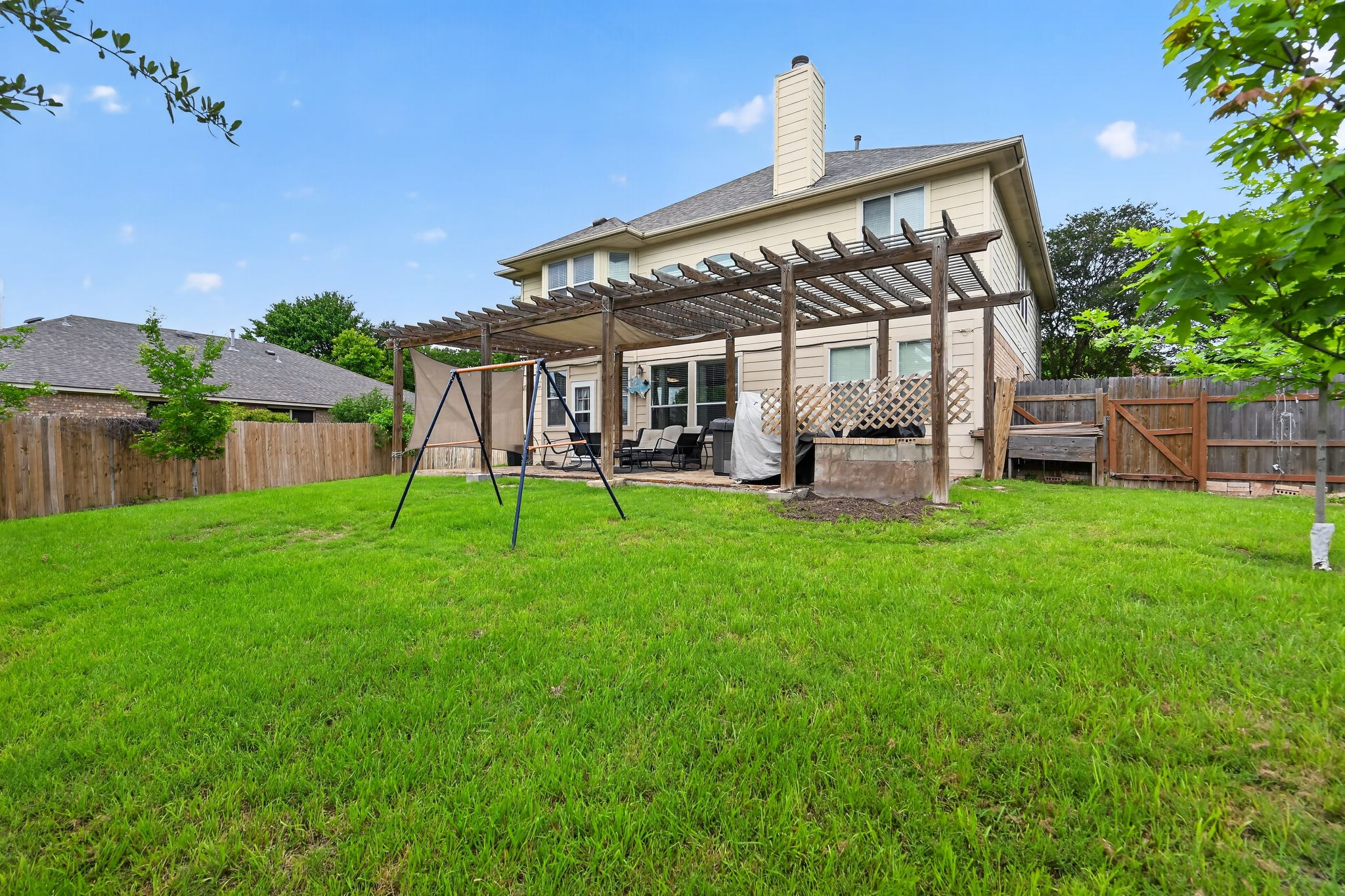 main property photo 30