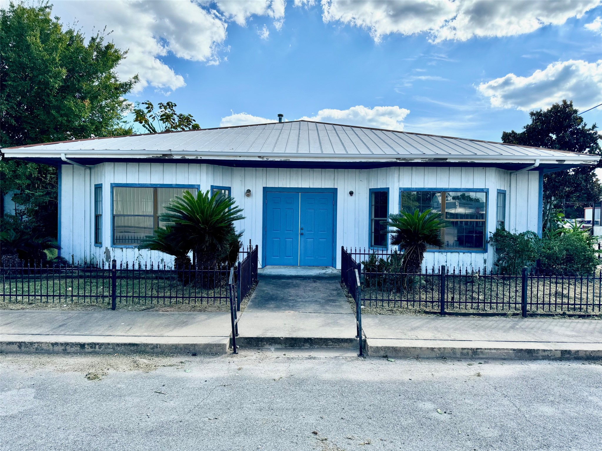 main property photo 5