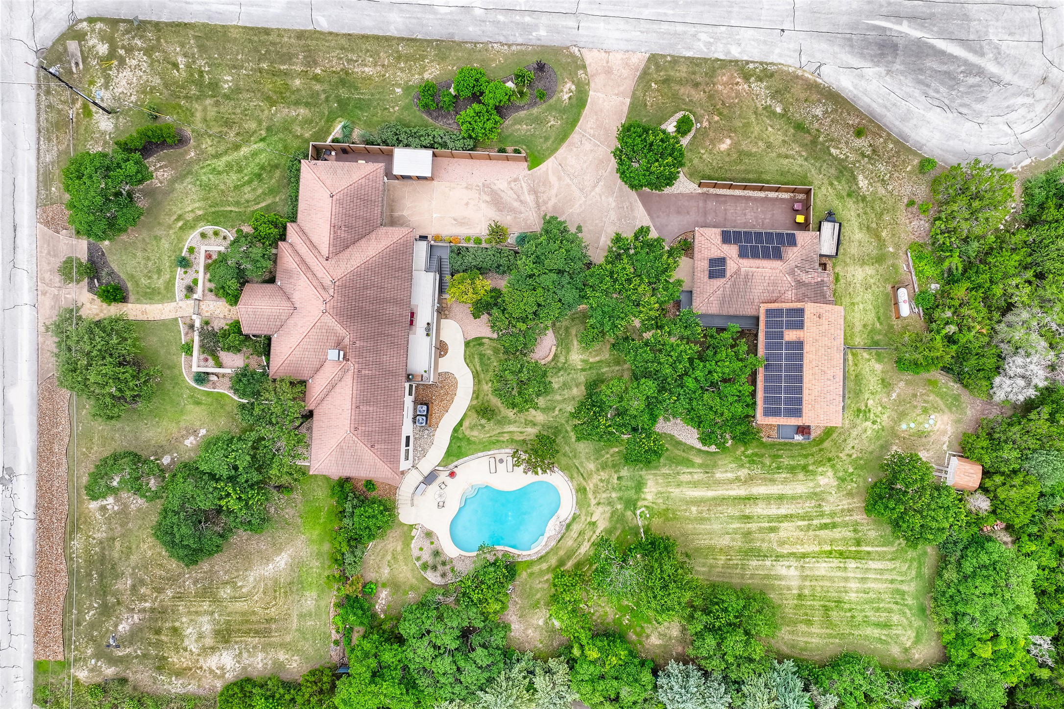 main property photo 36
