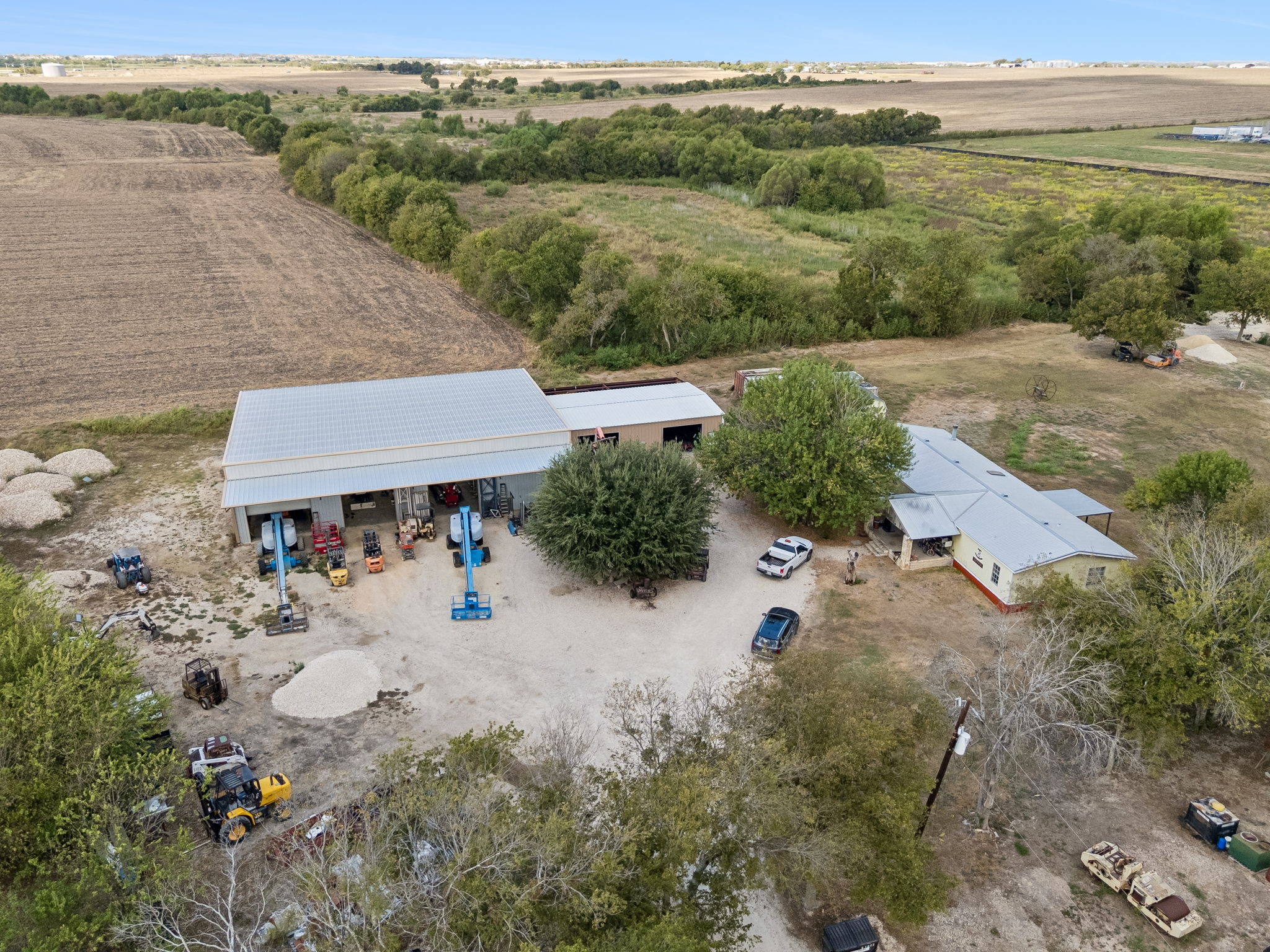 main property photo 11