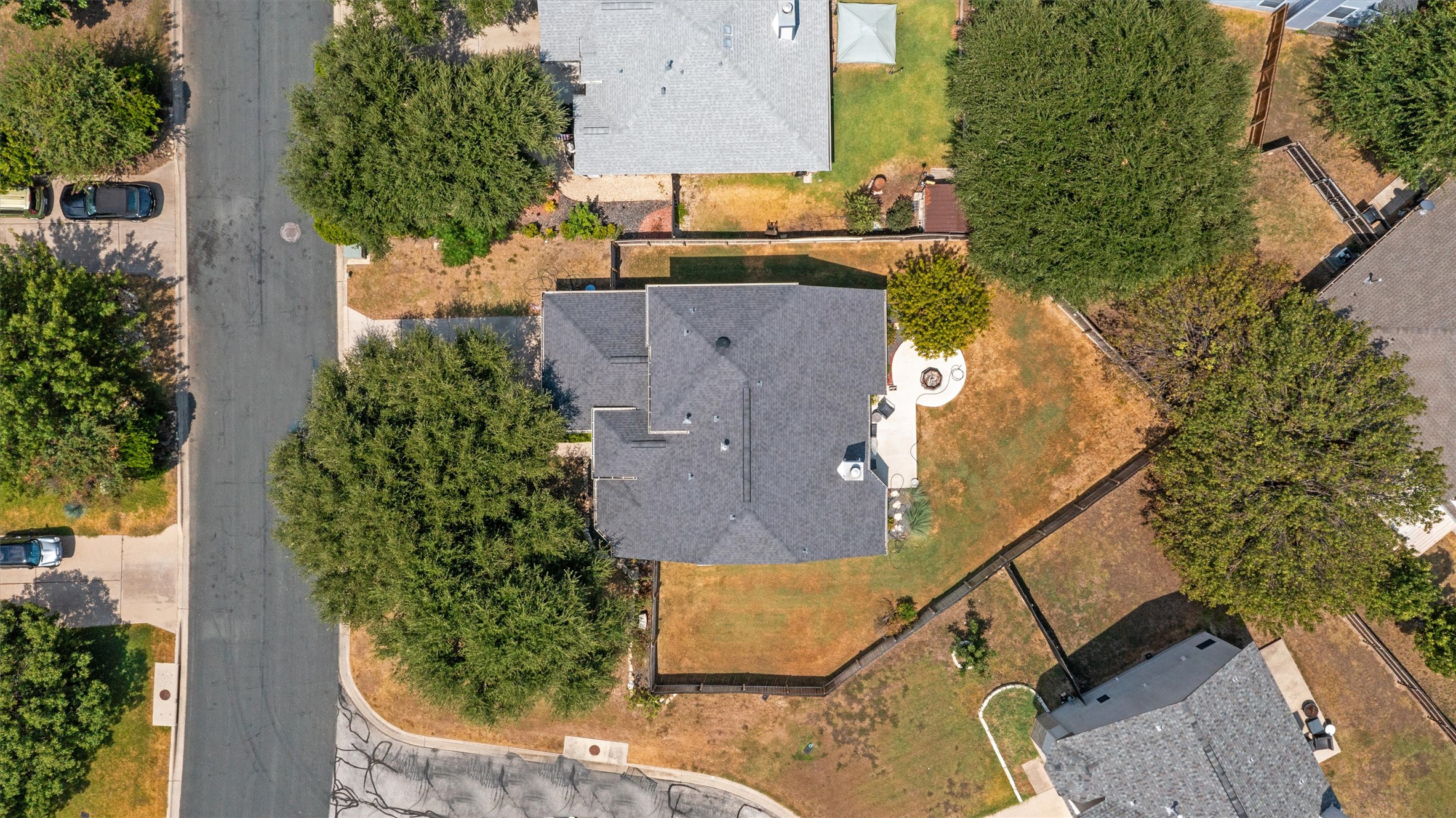 main property photo 28