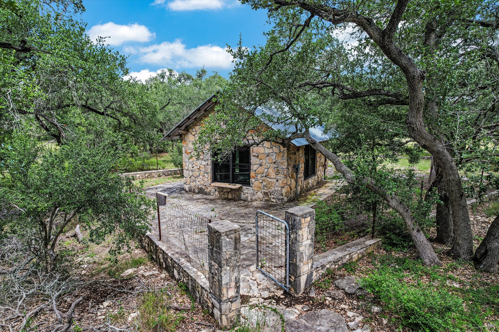 main property photo 10