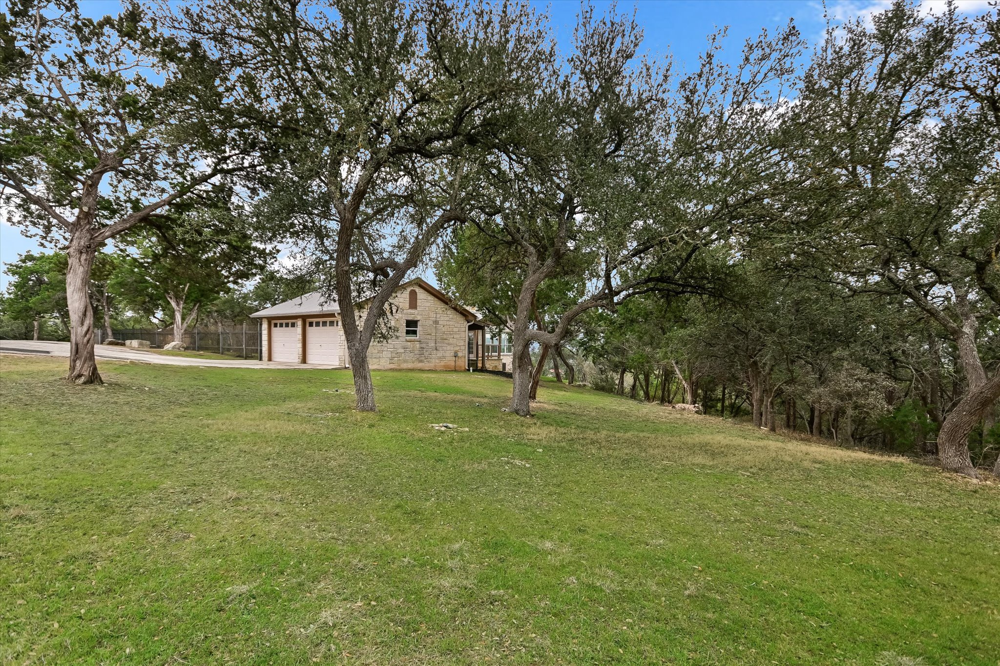 main property photo 6