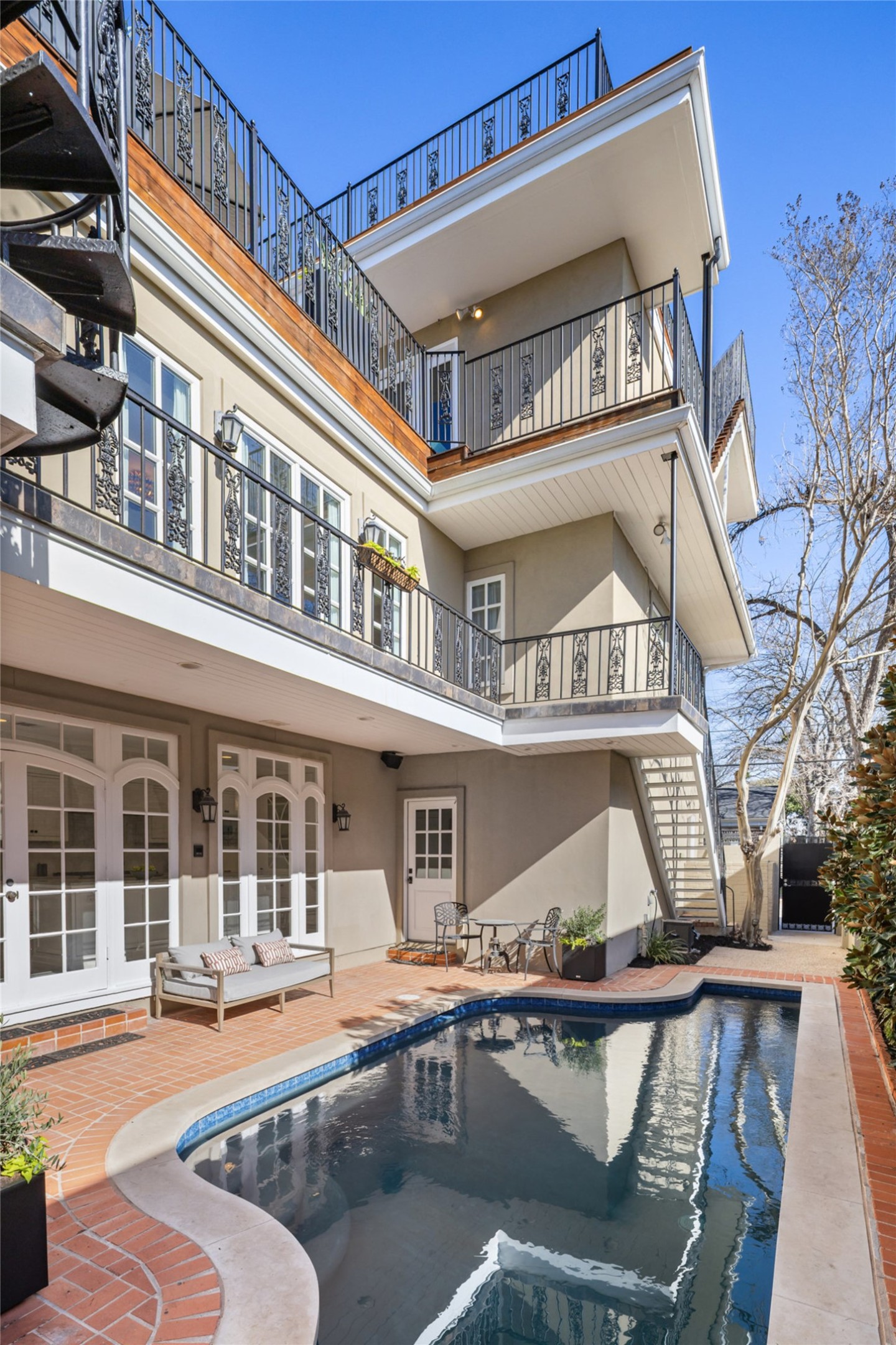 main property photo 36