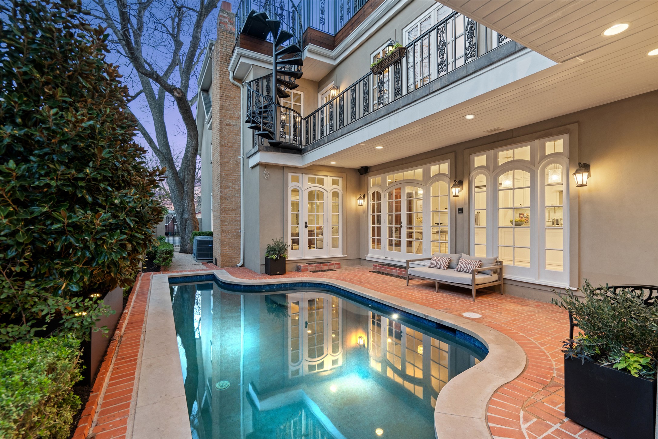 main property photo 37
