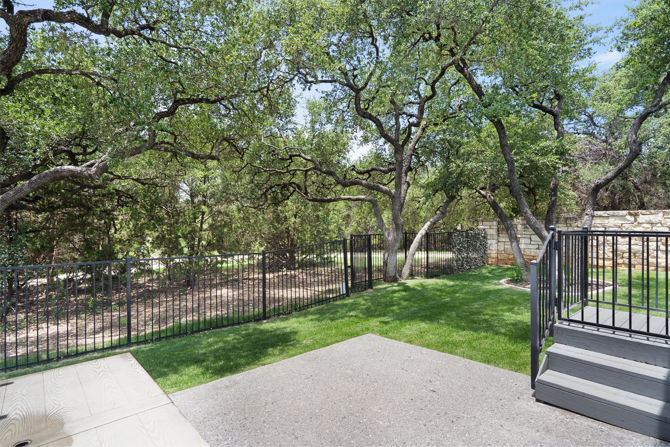 main property photo 25