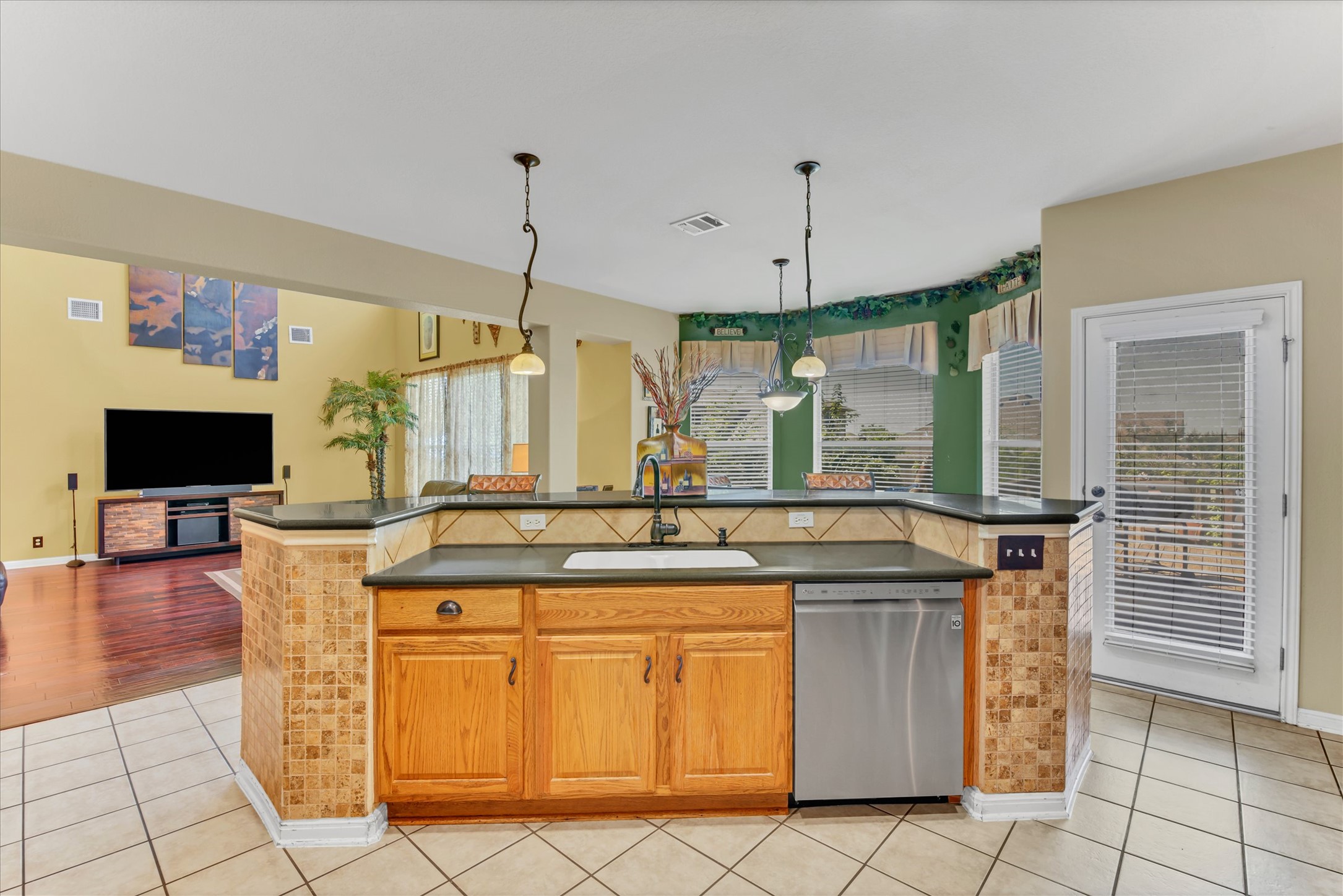 main property photo 16