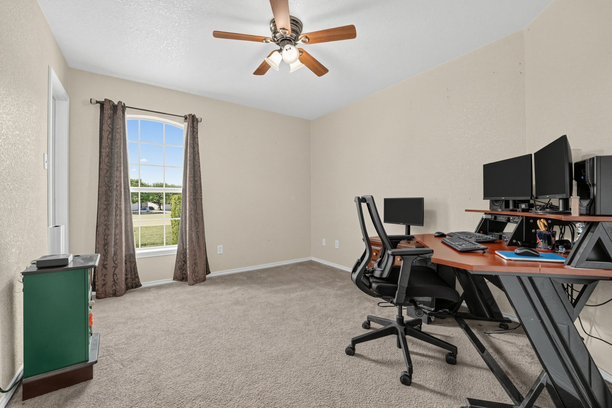 main property photo 10