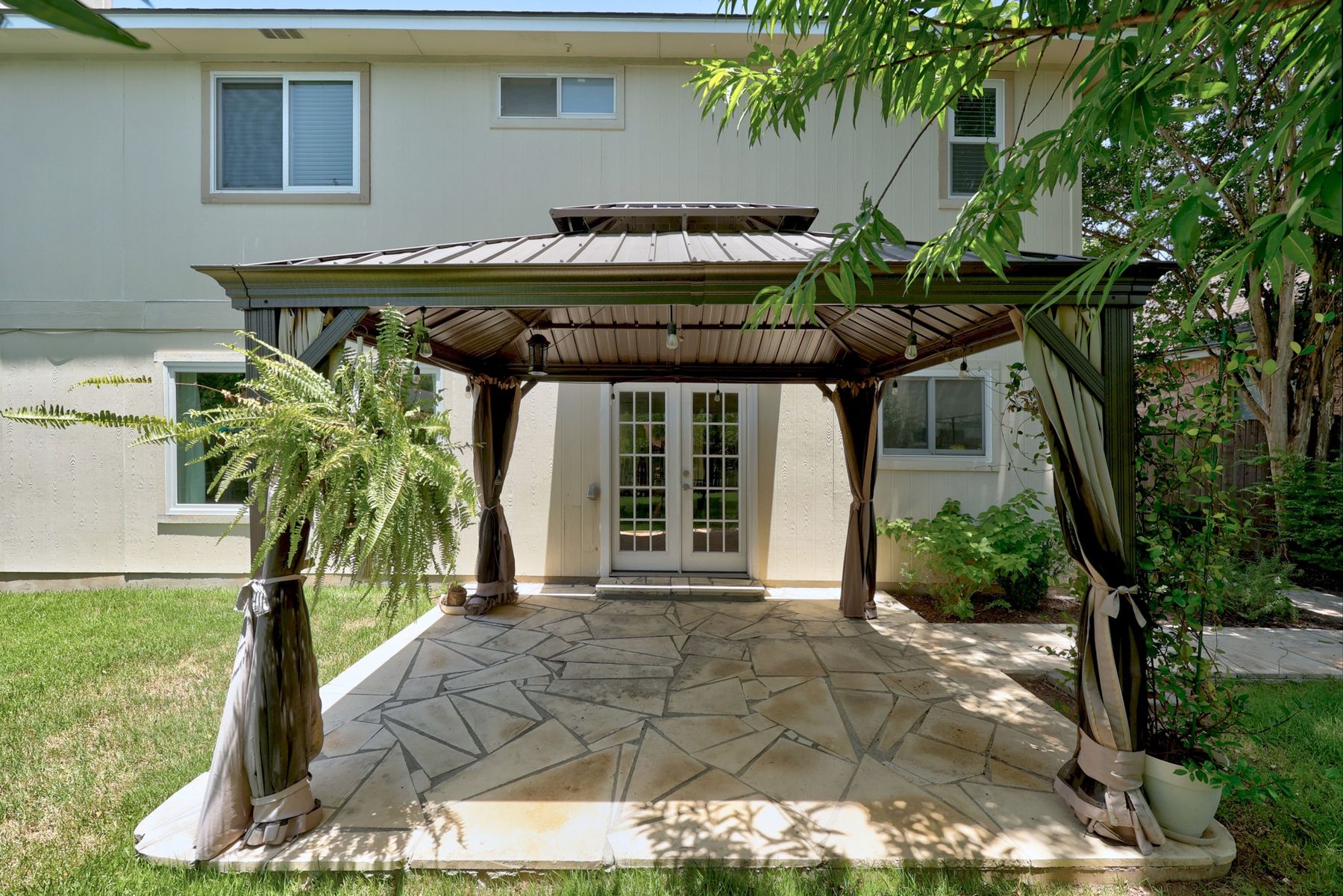 main property photo 18