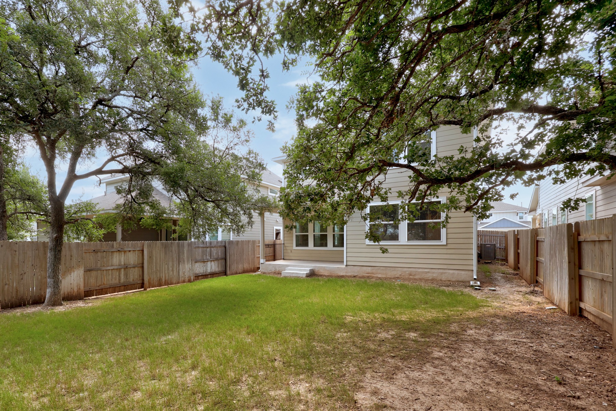 main property photo 28