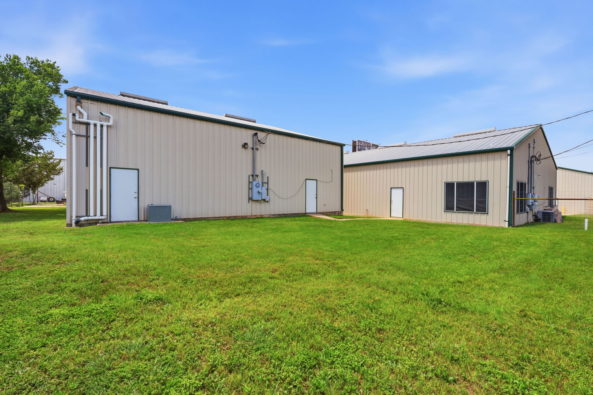 main property photo 30