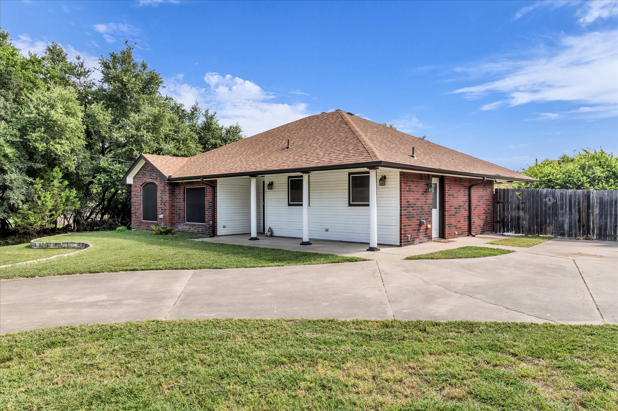 main property photo 4