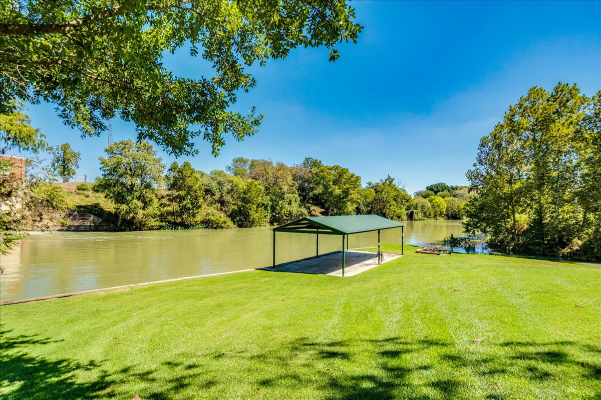 main property photo 37