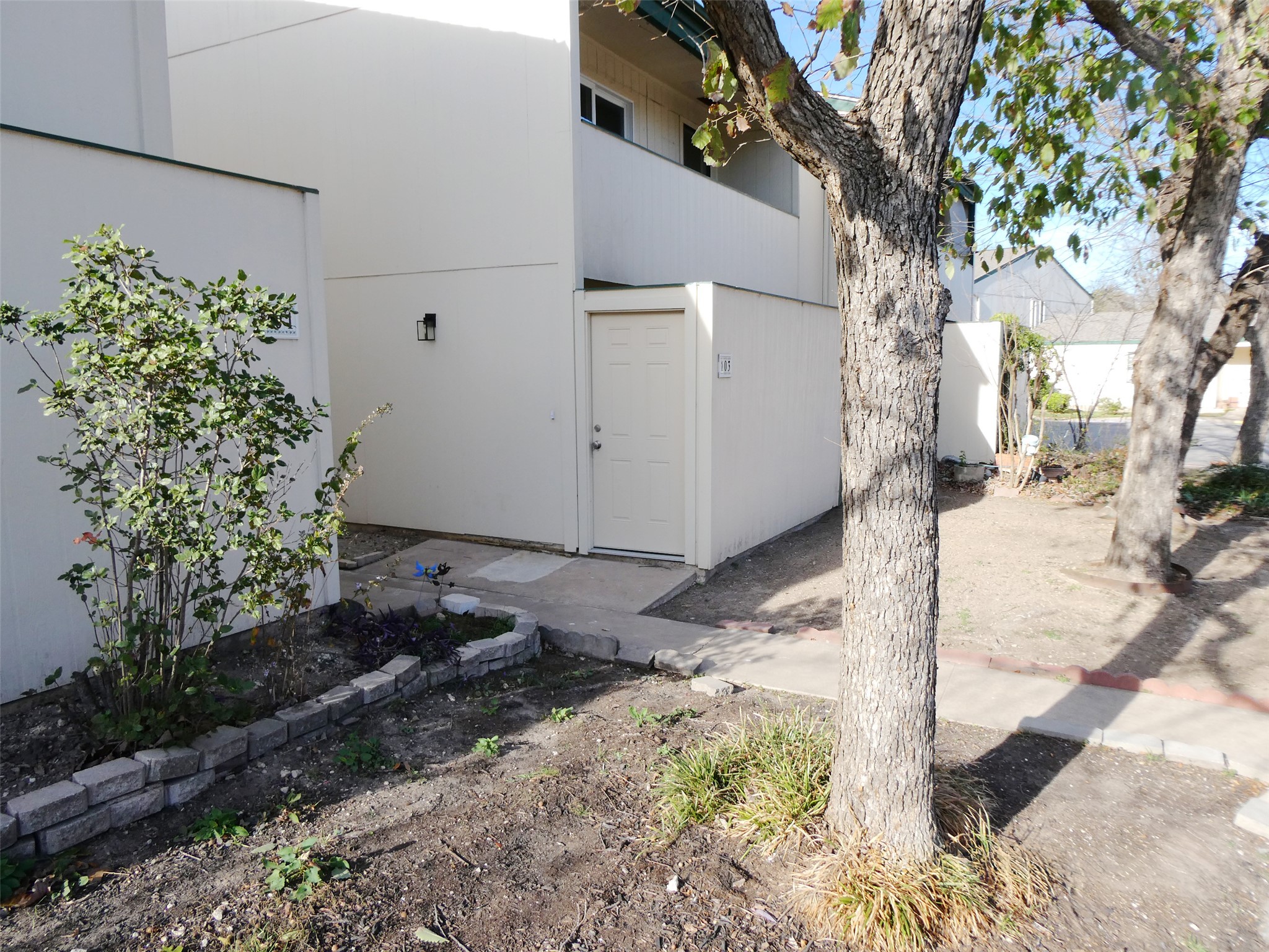 main property photo 17