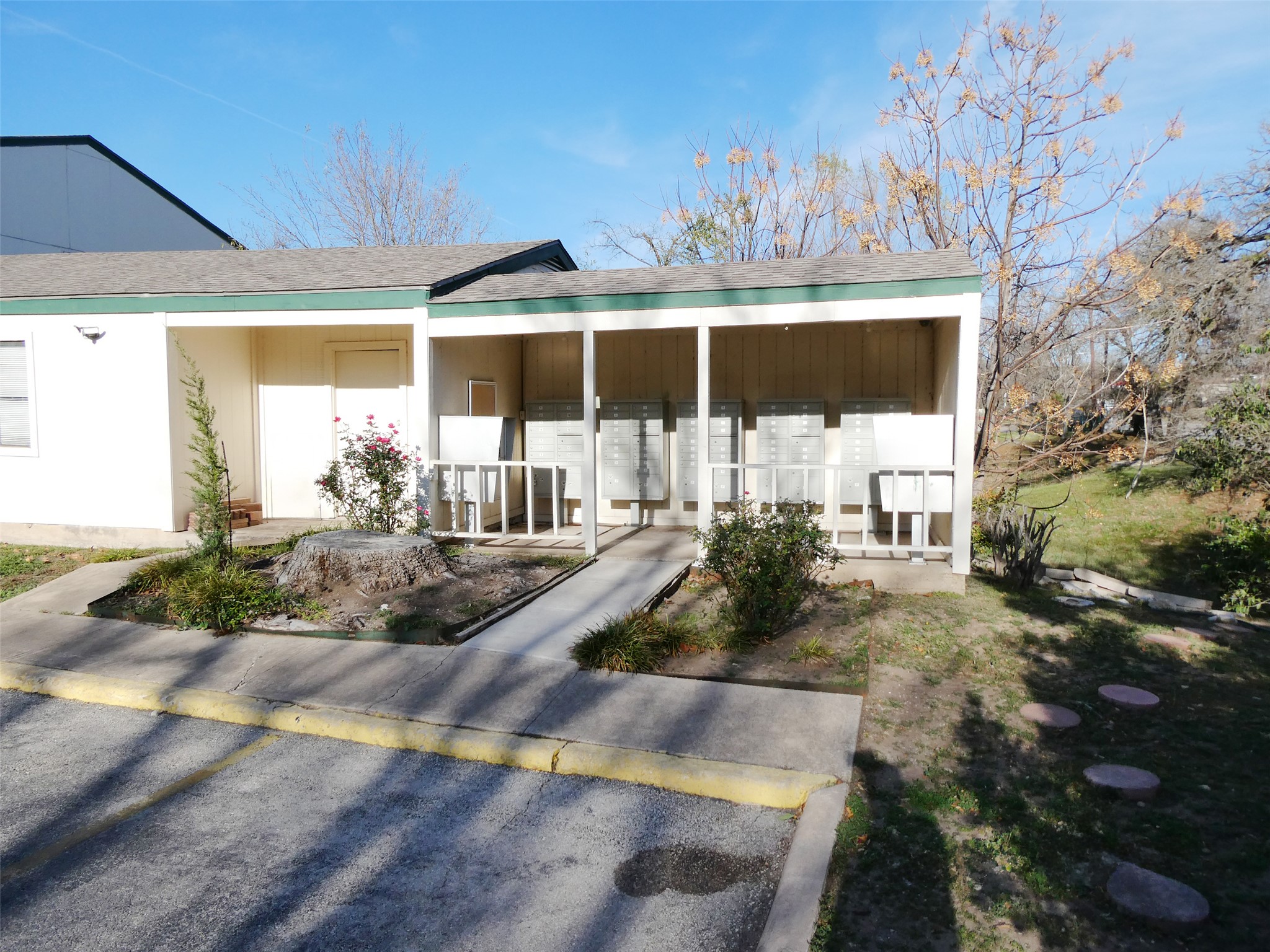 main property photo 18