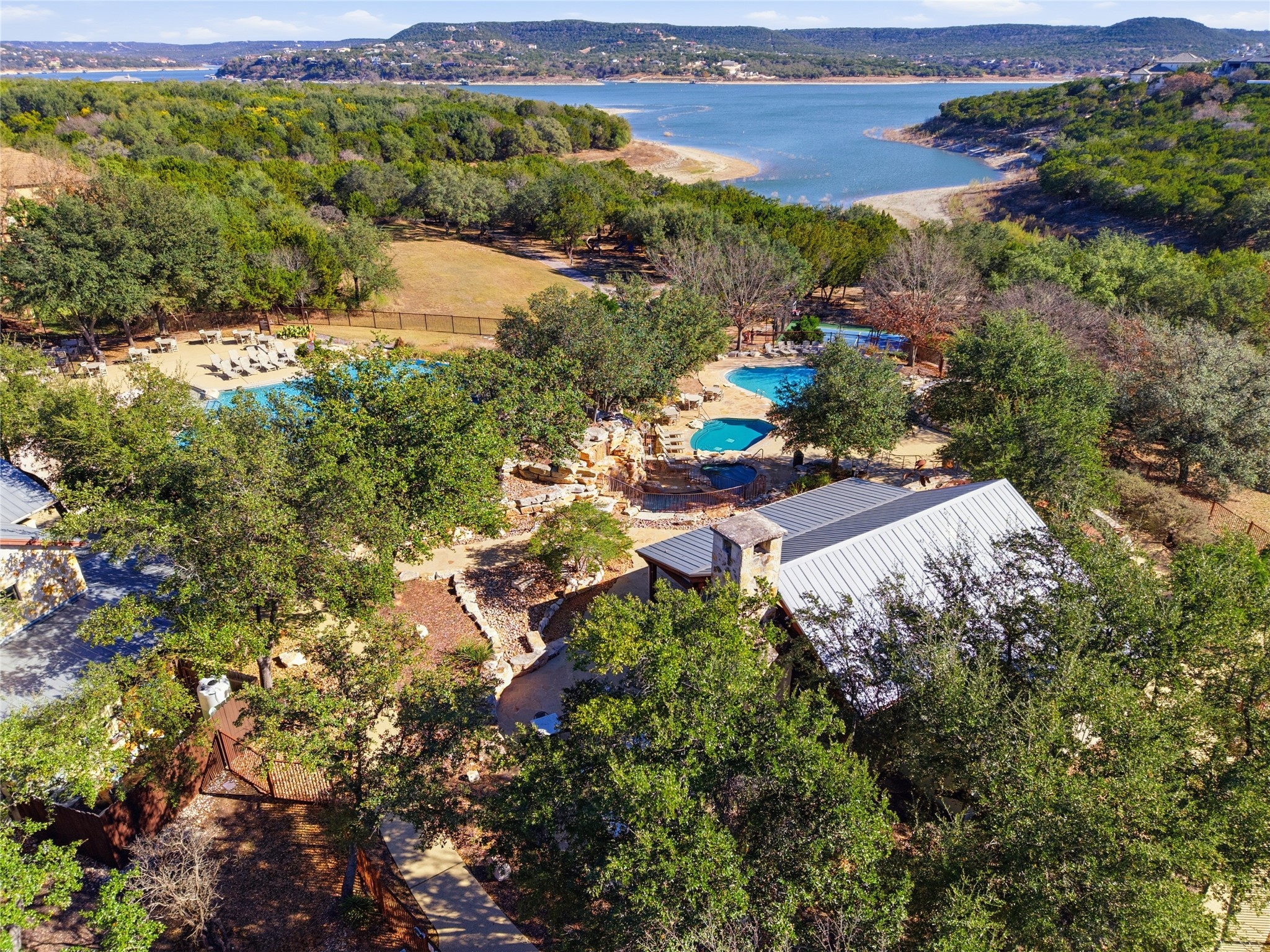 main property photo 28