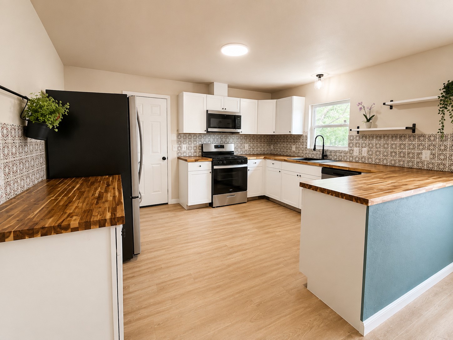 main property photo 9