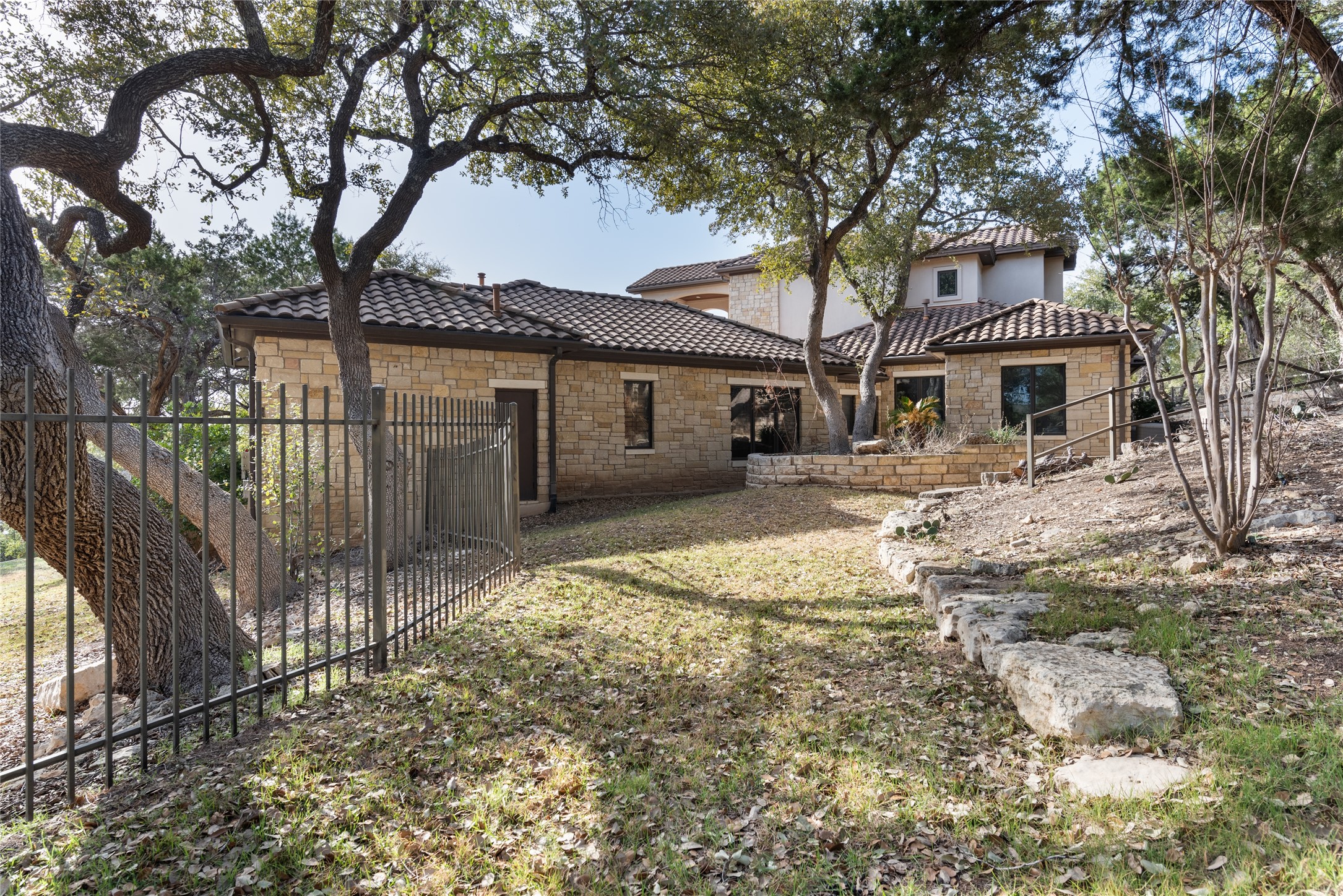 main property photo 37