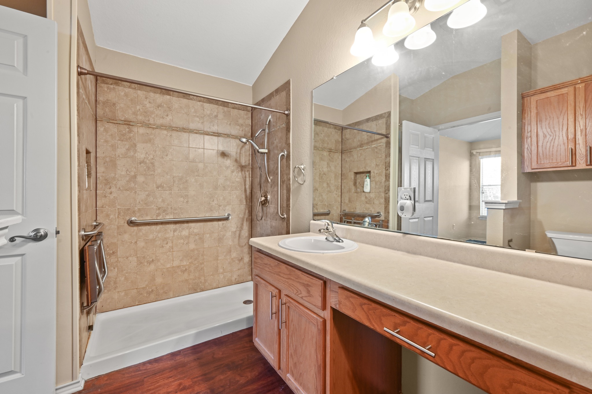 main property photo 16