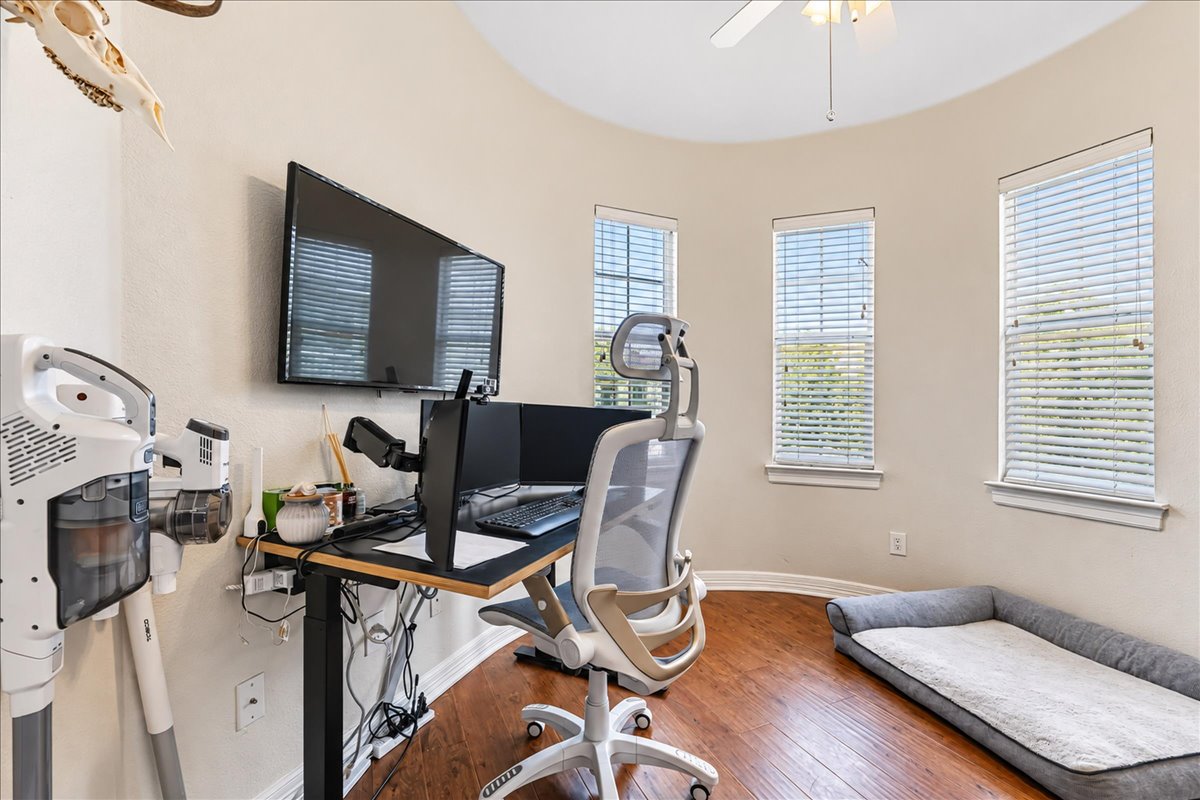 main property photo 25