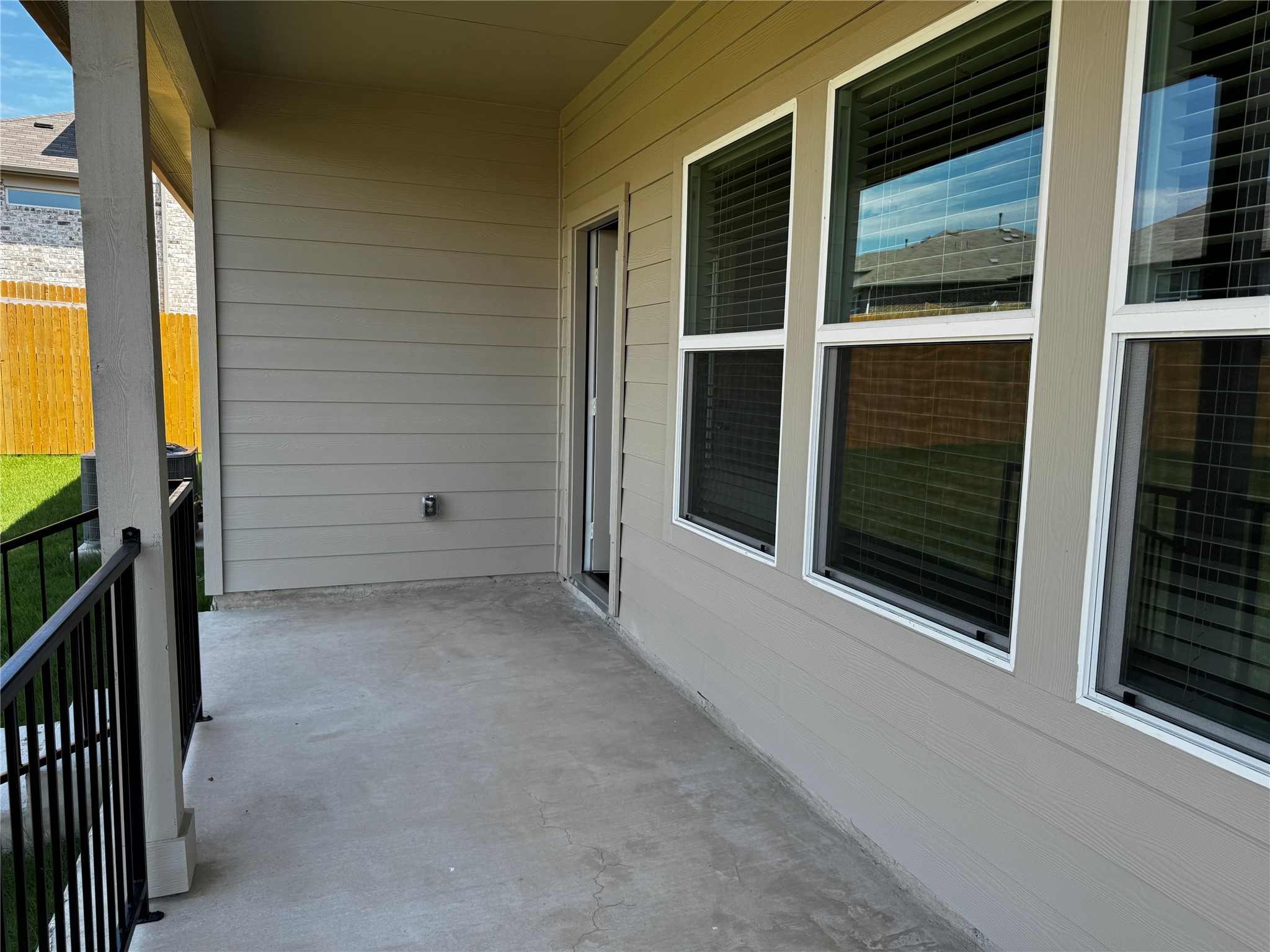 main property photo 30