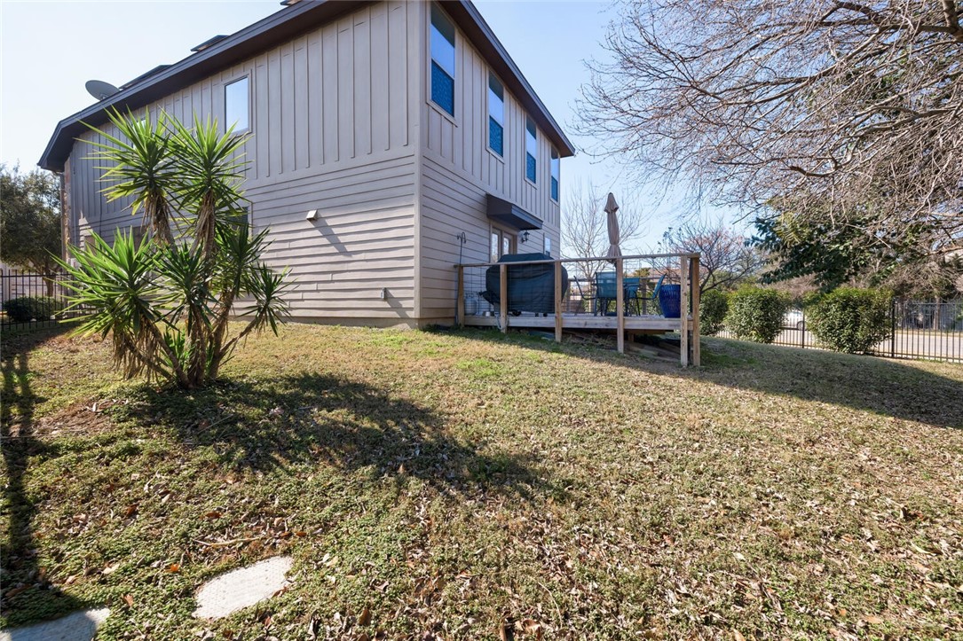 main property photo 32