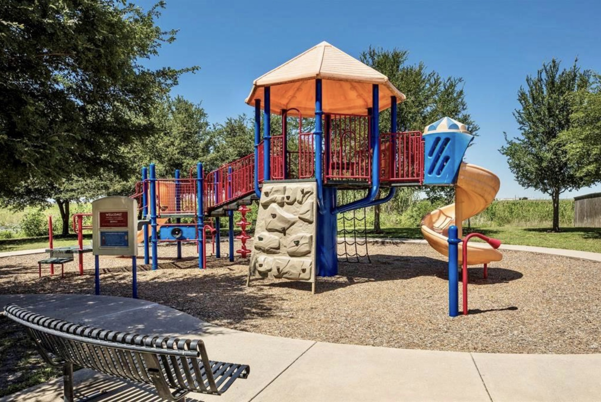 main property photo 30