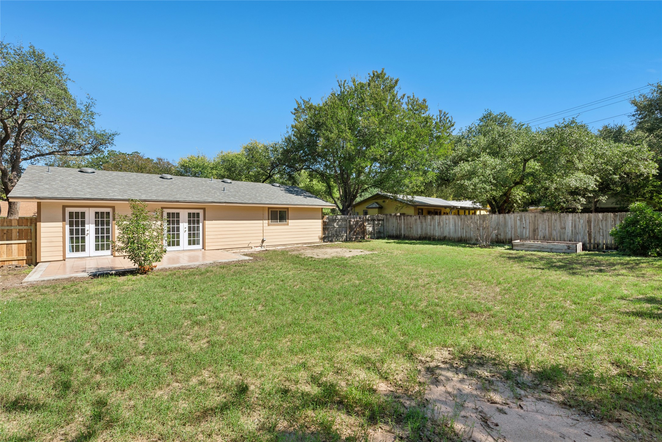 main property photo 23