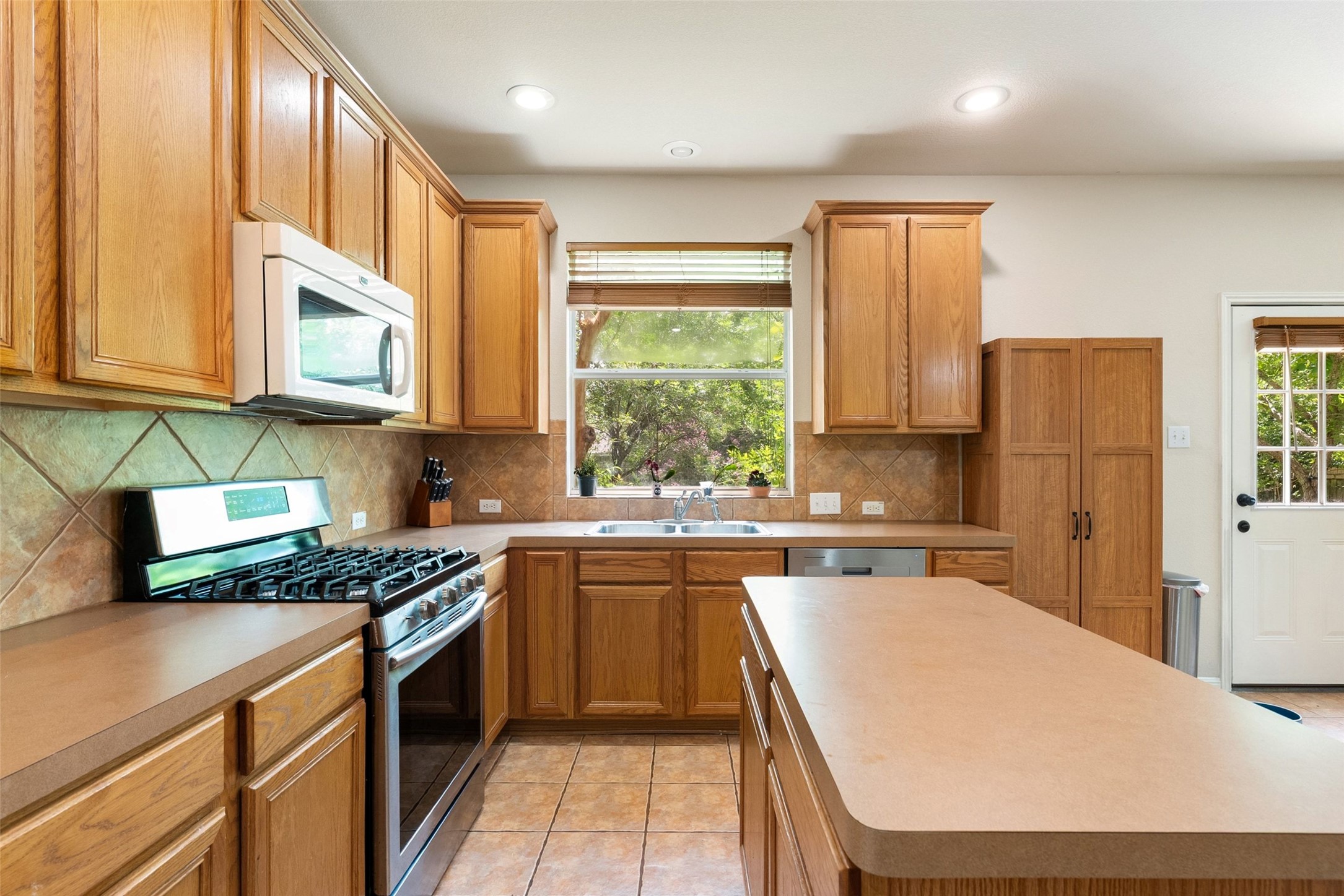 main property photo 11