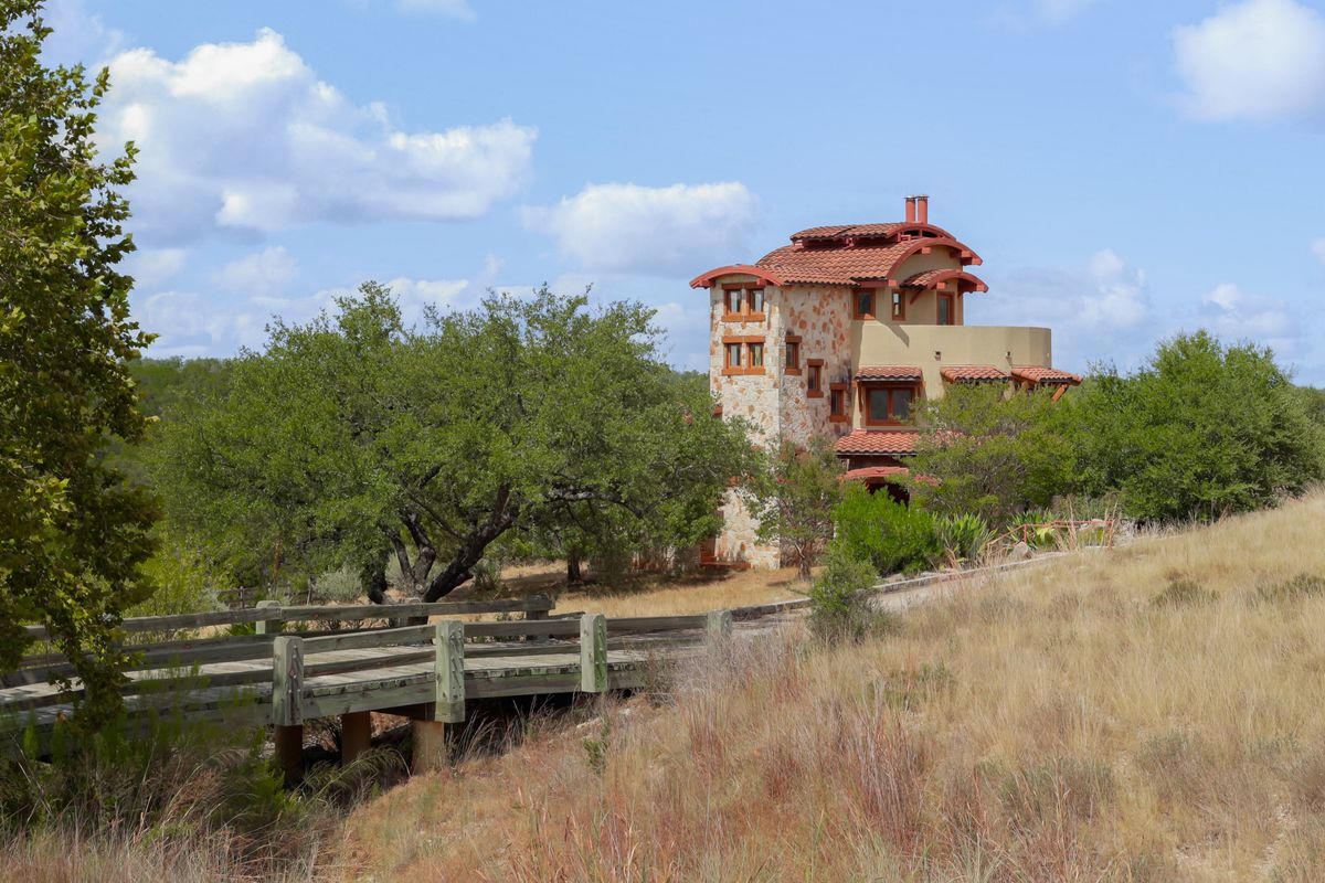 main property photo 2