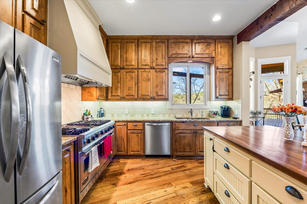 main property photo 12