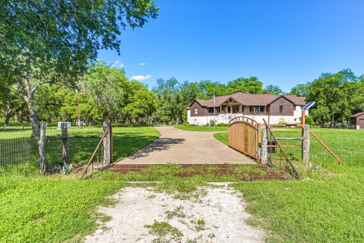 main property photo 3