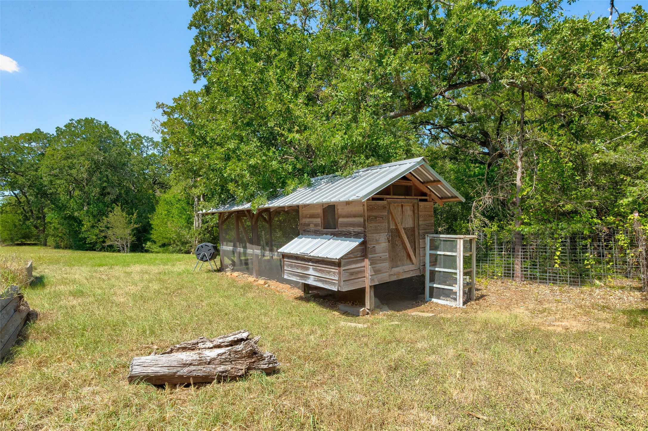 main property photo 28